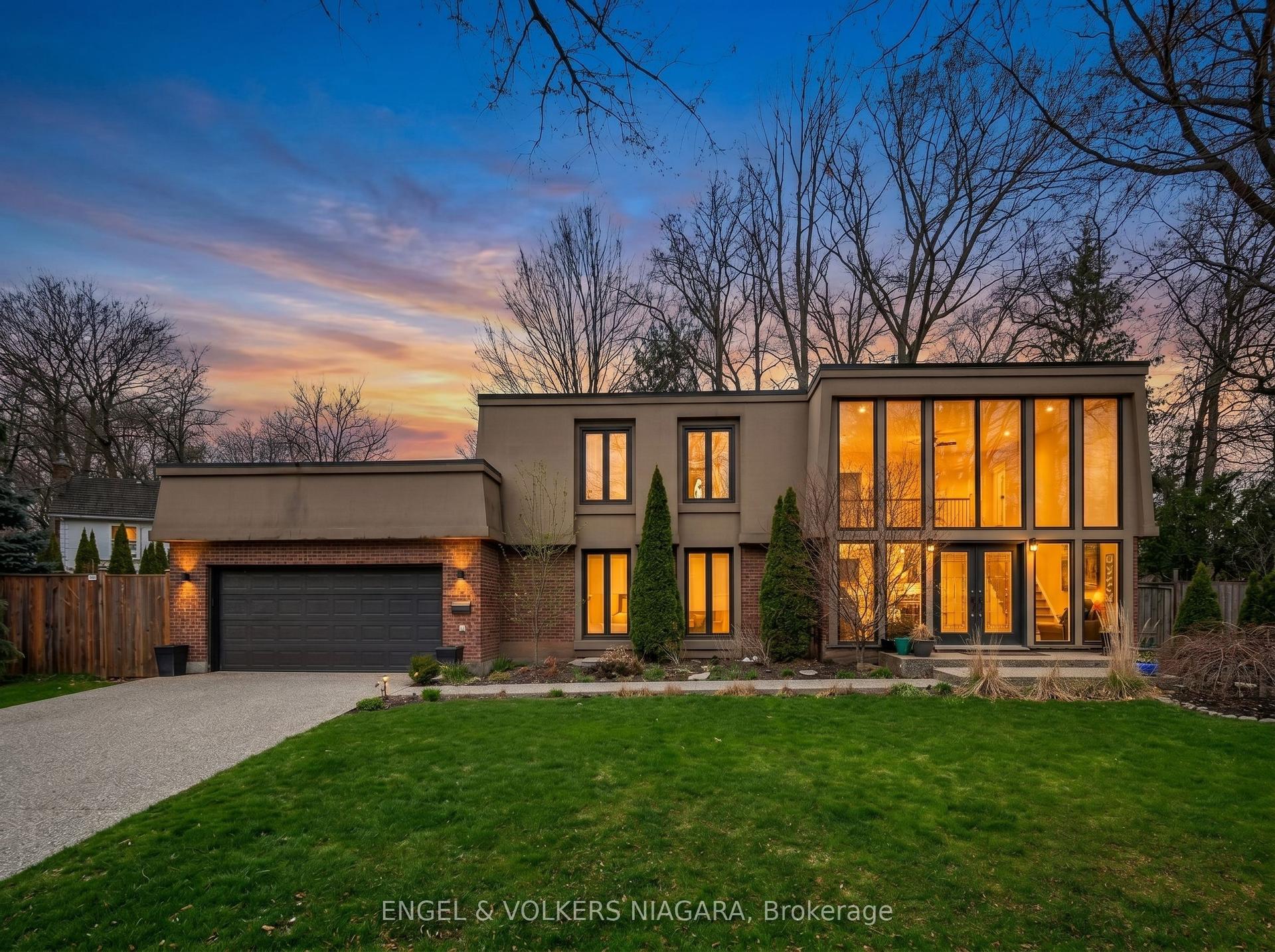 2459 Noella Crescent — photo 1