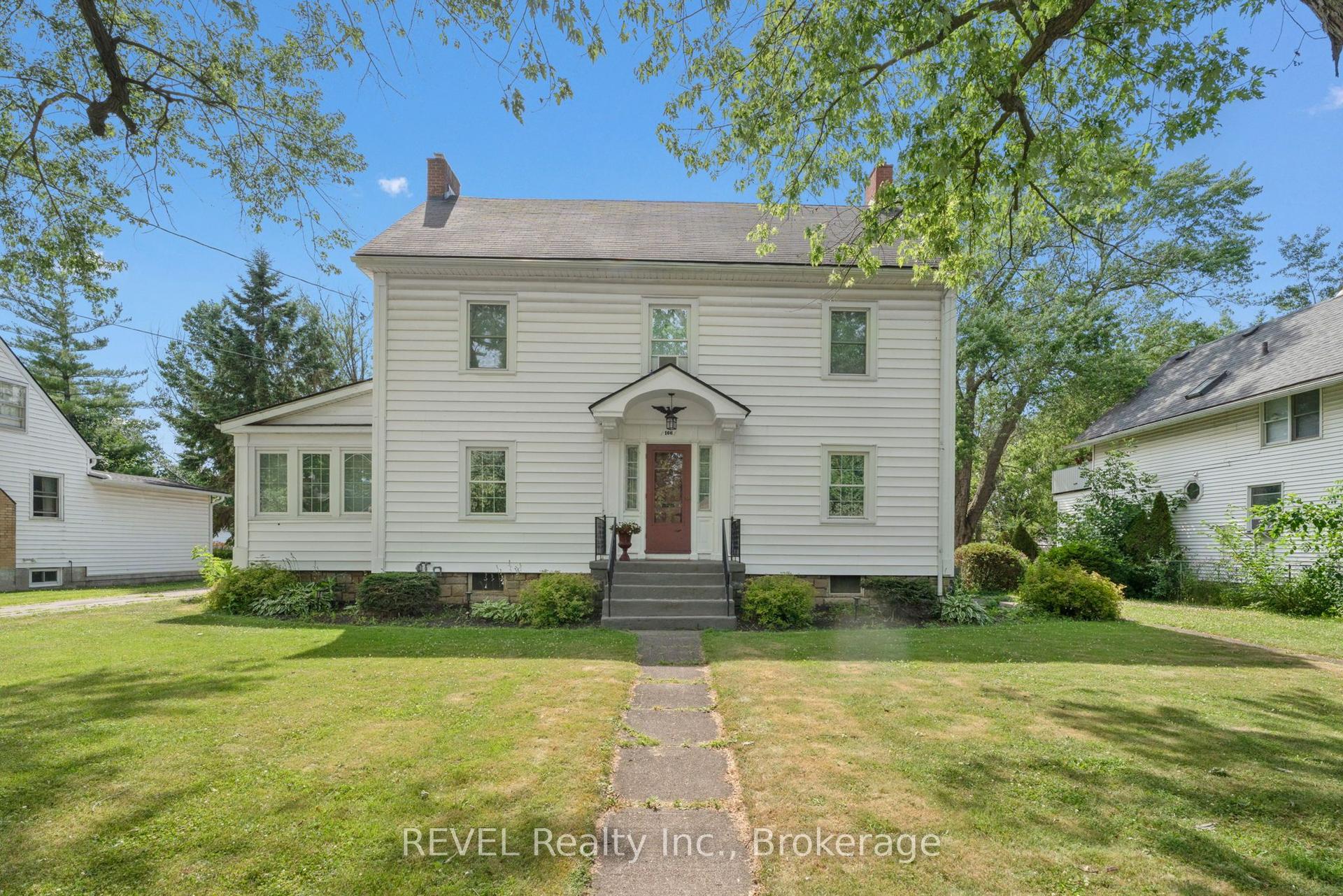 166 North Street N — photo 1