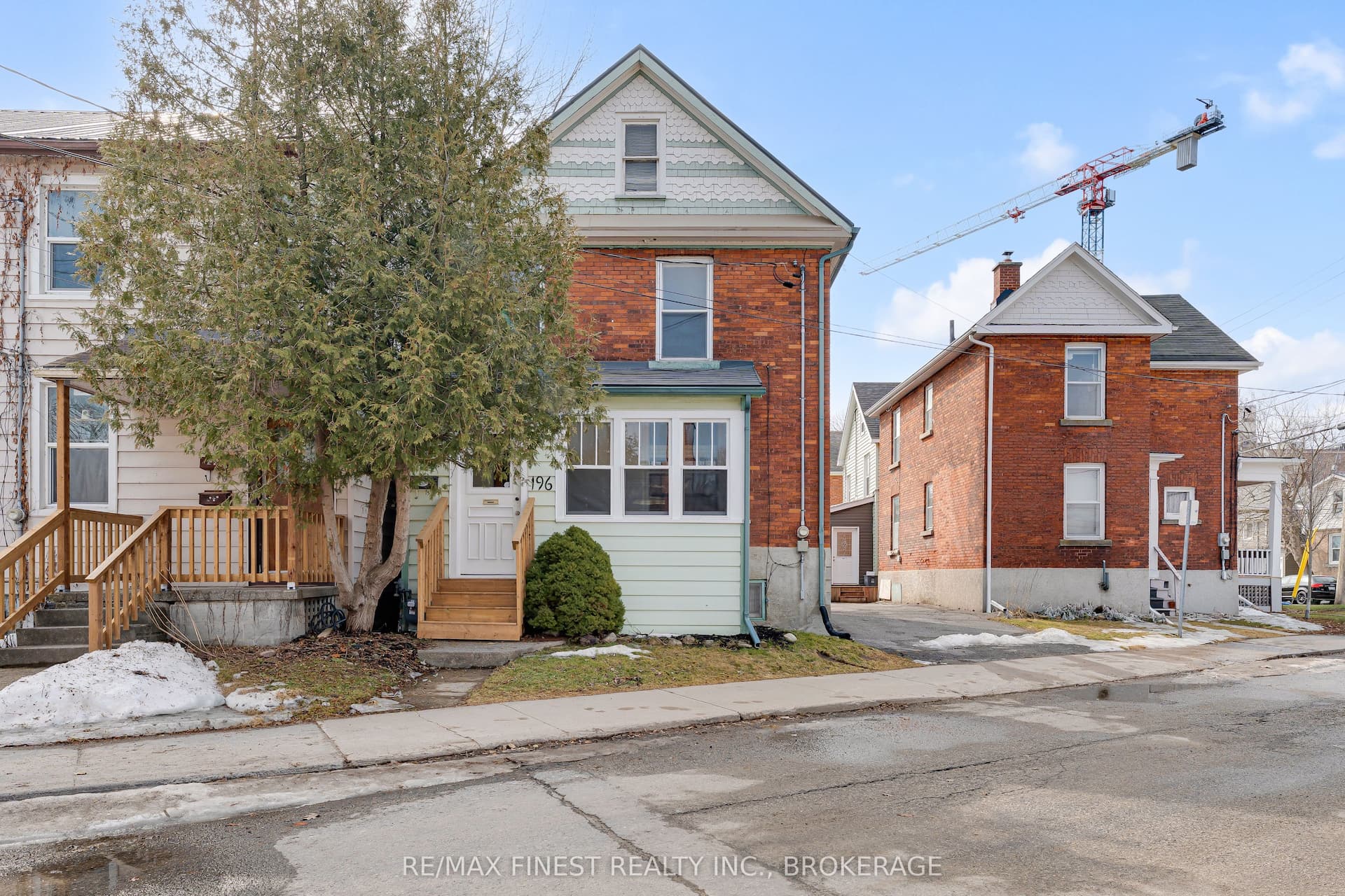 196 Ordnance Street — photo 1