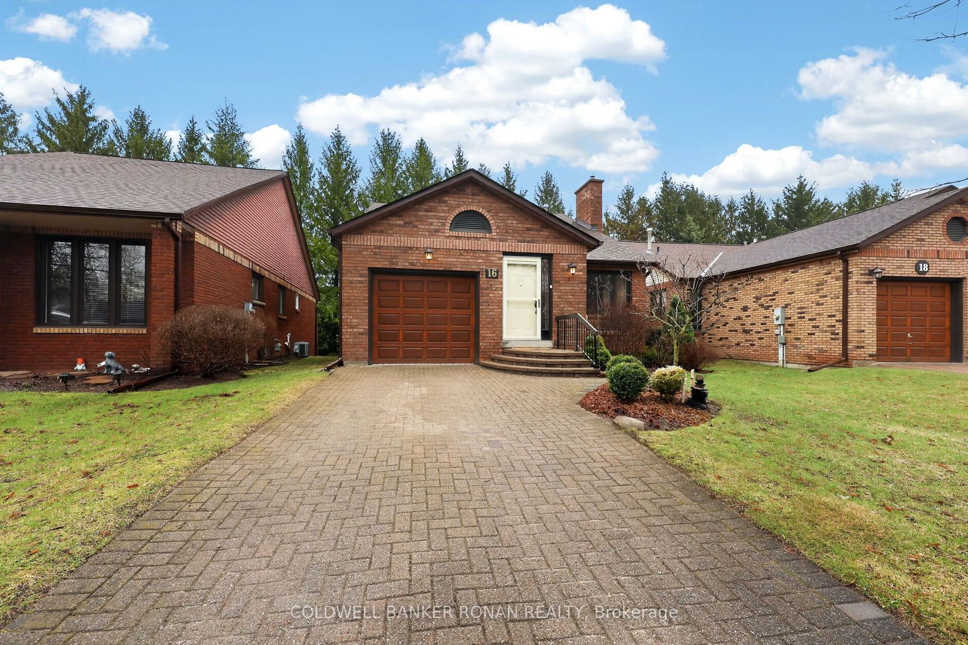 16 Green Briar Road — photo 1