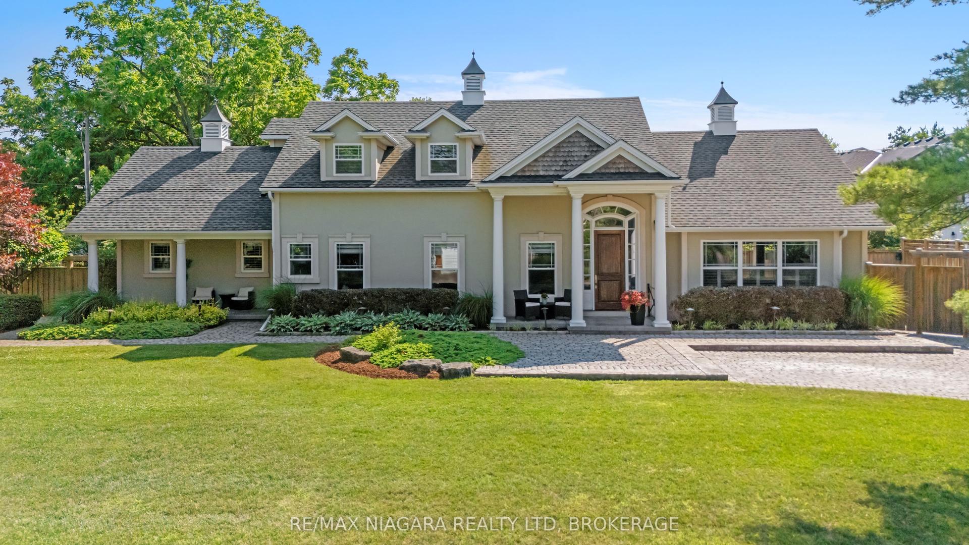 1 Graham Avenue — photo 1