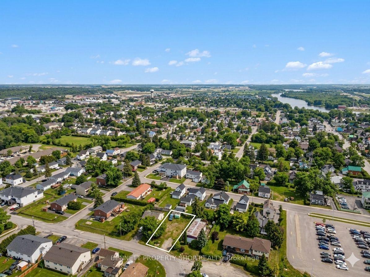 172 Adelaide Street — photo 1