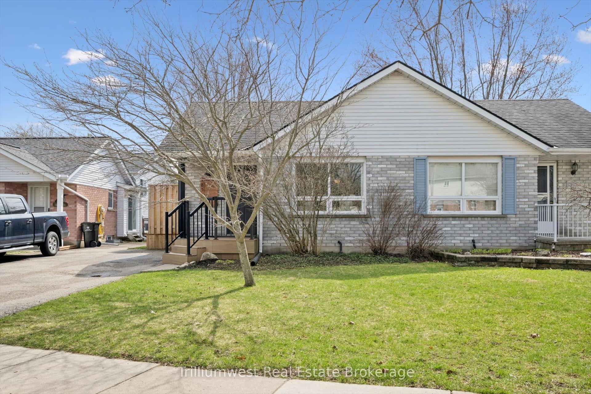 185 Forrest Avenue E — photo 1