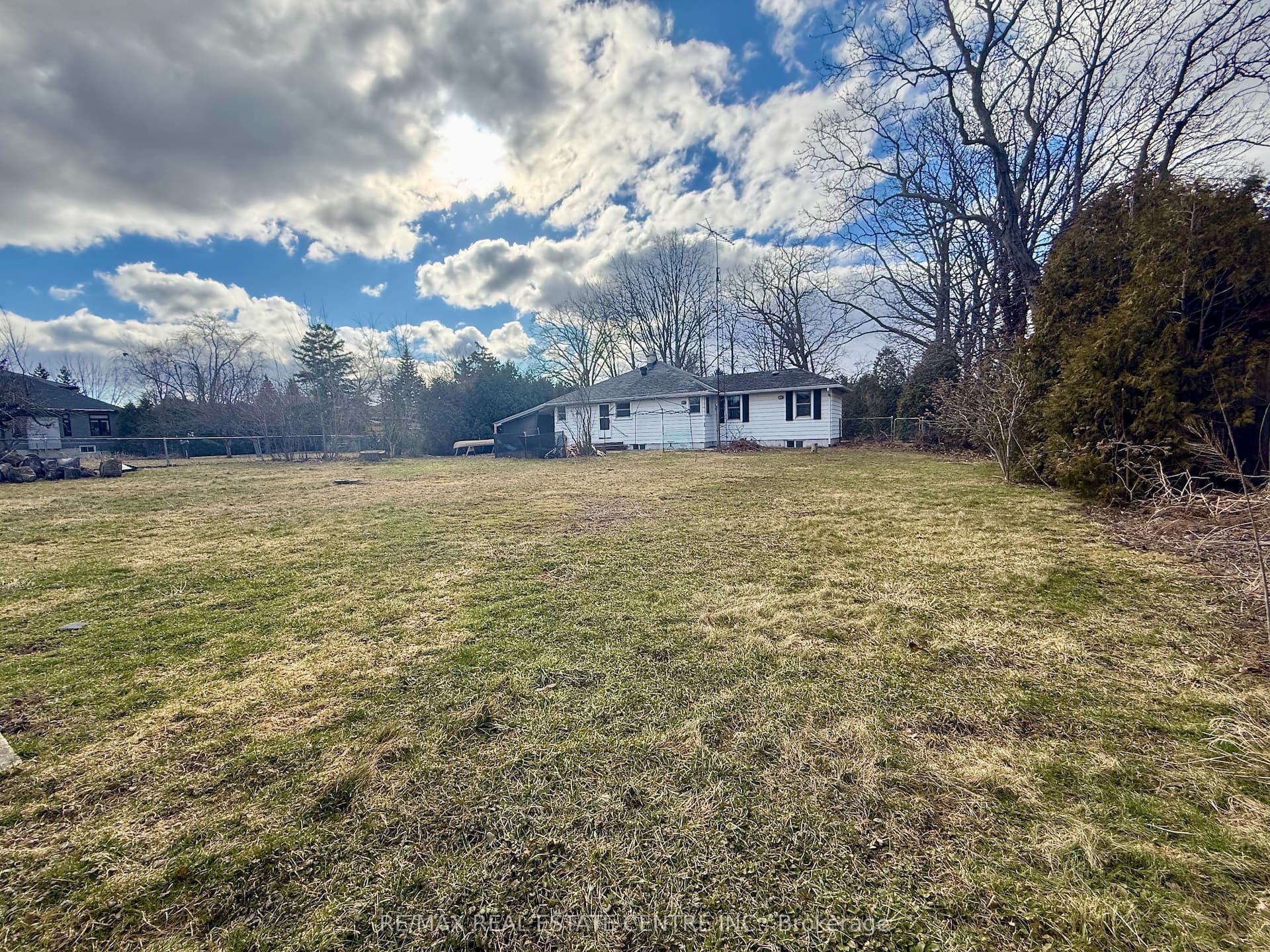 879 West 5th Street — photo 1