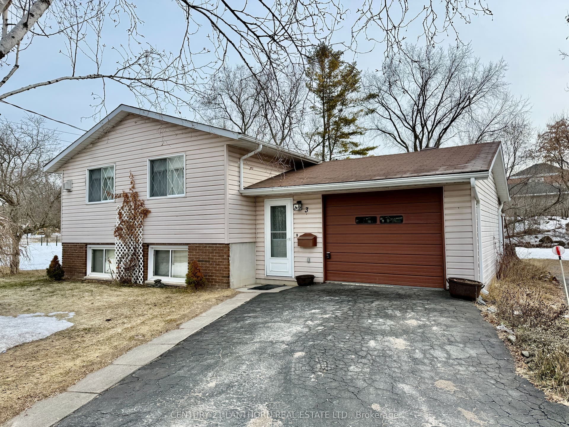 3 Champlain Street — photo 1