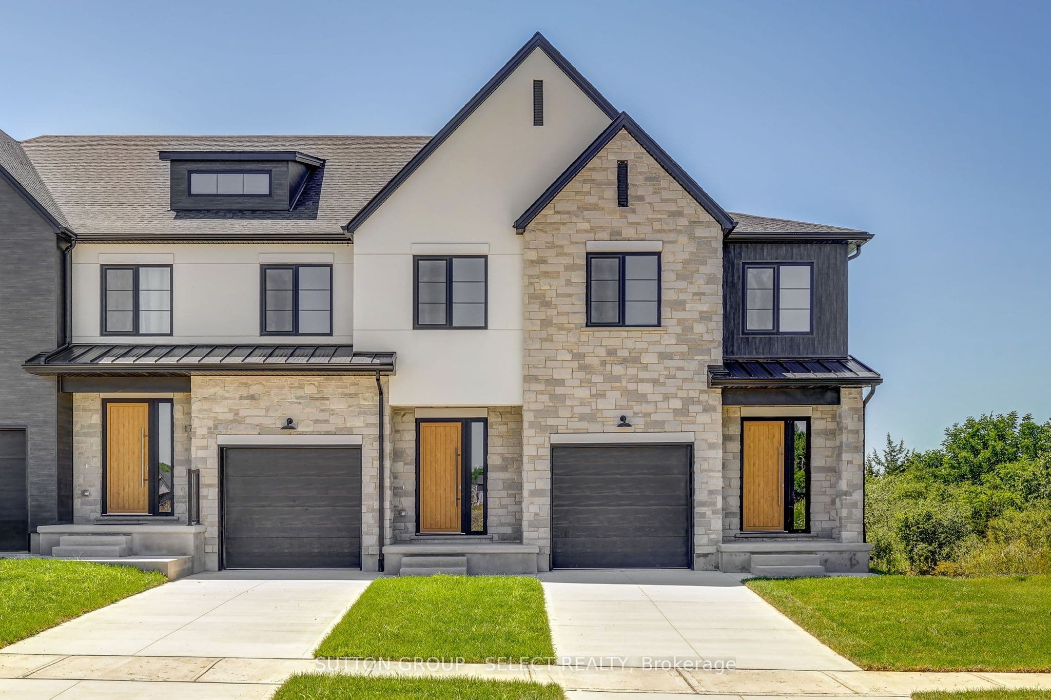 15 Optimist Drive — photo 1