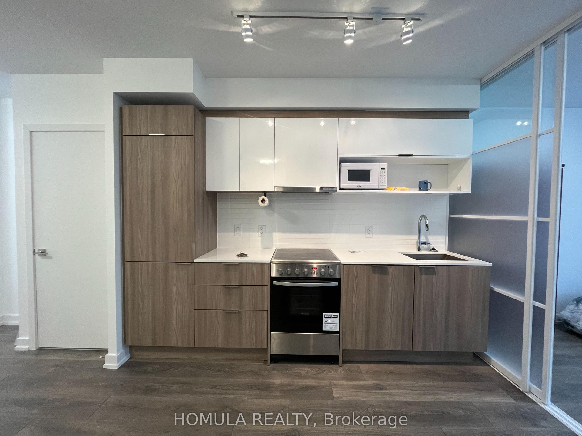 159 Wellesley Street E 303 #303 — photo 1