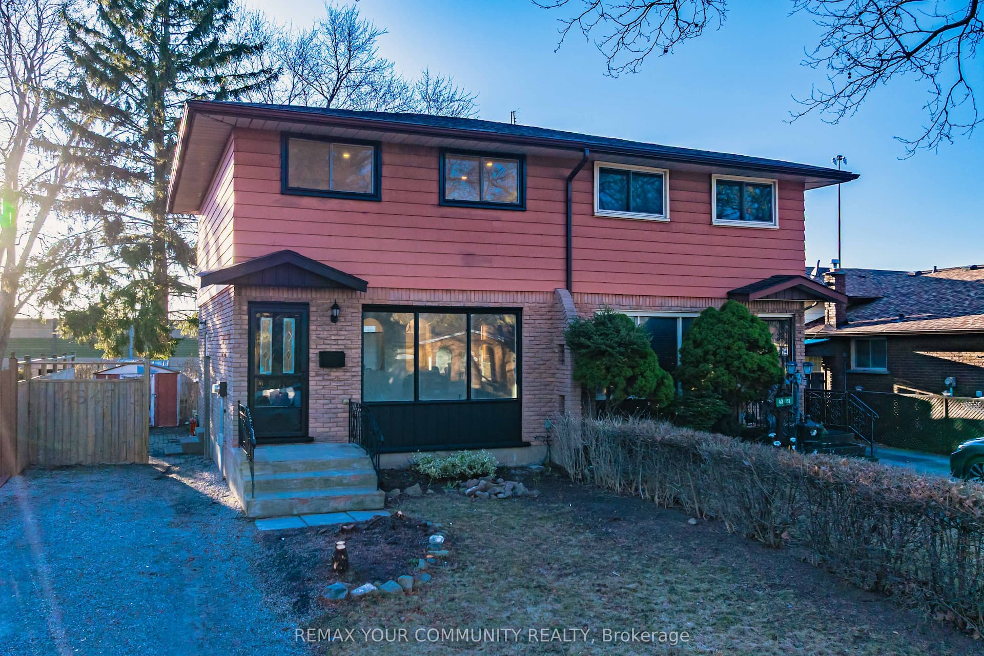 4363 Meadowvale Drive — photo 1