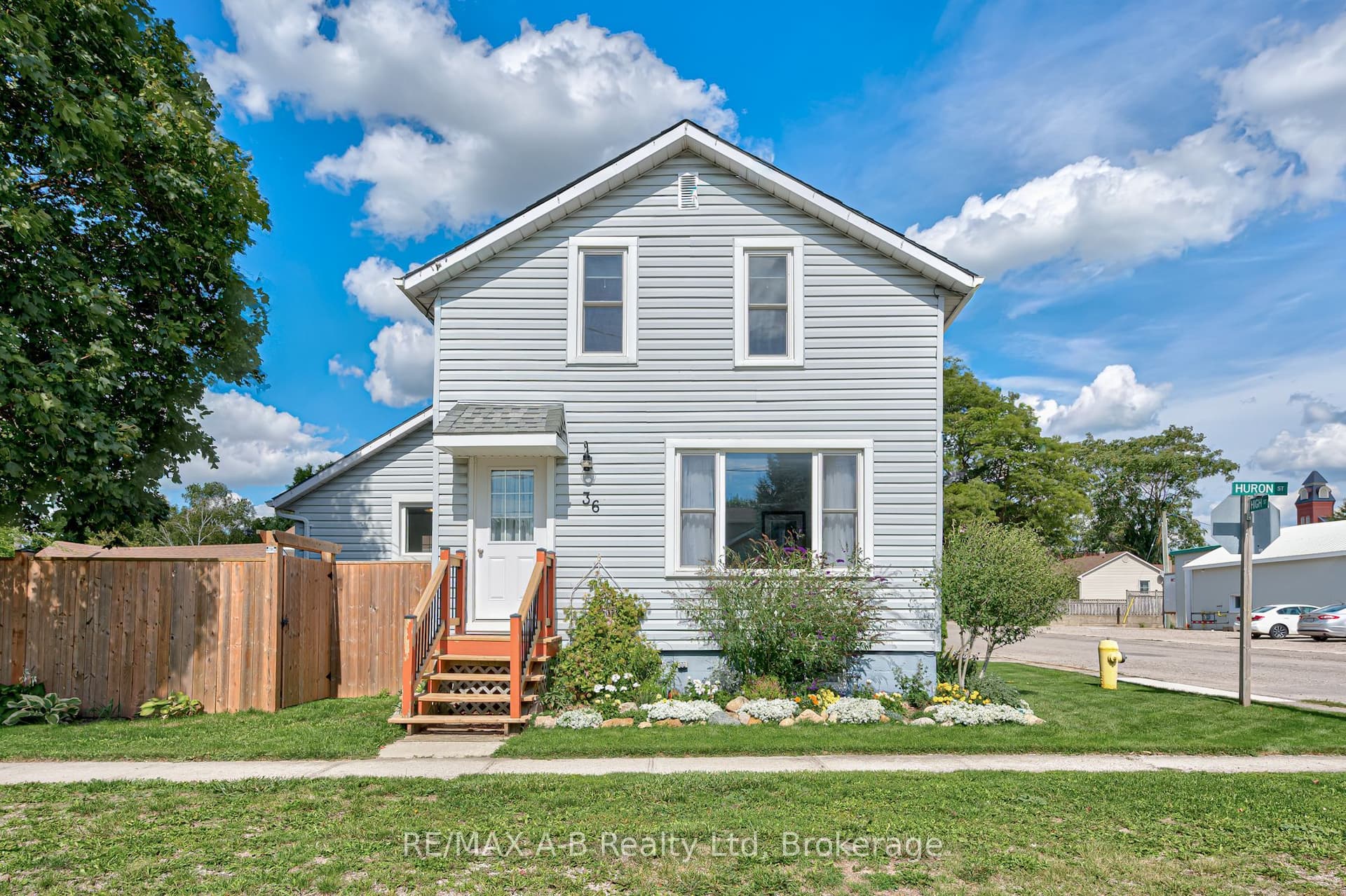 36 Huron Street — photo 1