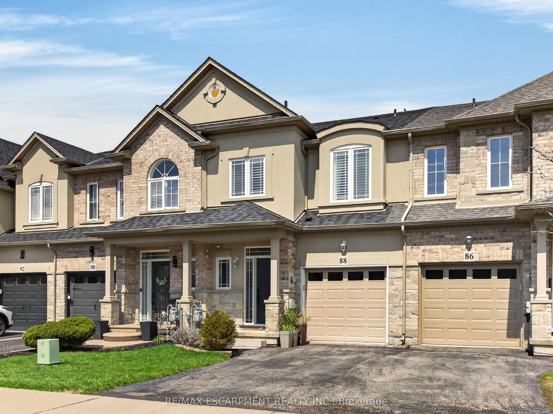 88 Highgate Drive — photo 1