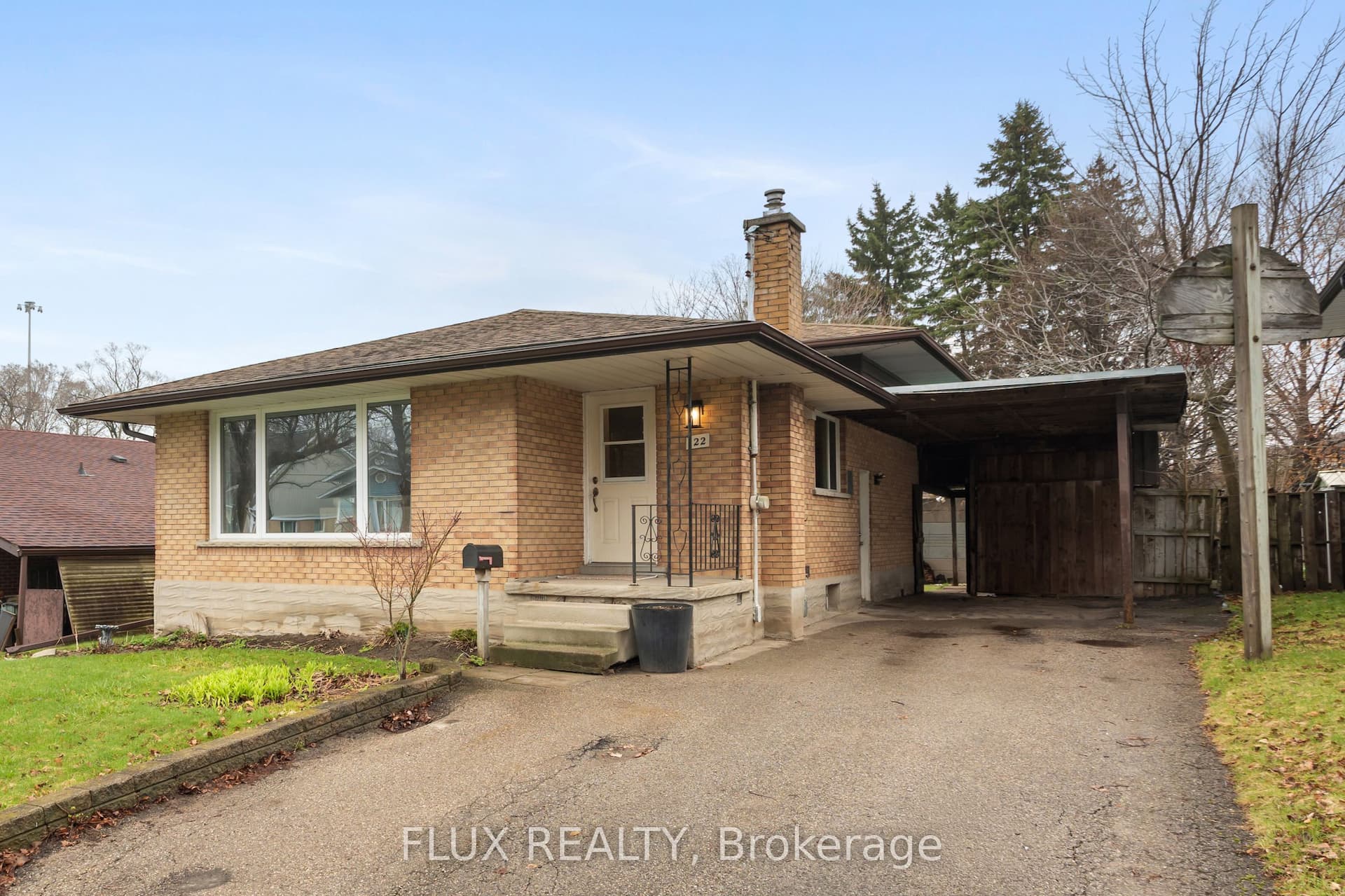 122 Sweetbriar Drive — photo 1