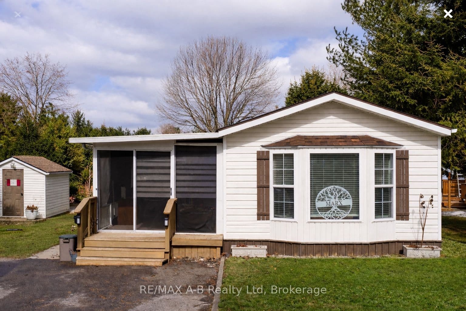 316489 31St Line 936 #936 — photo 1