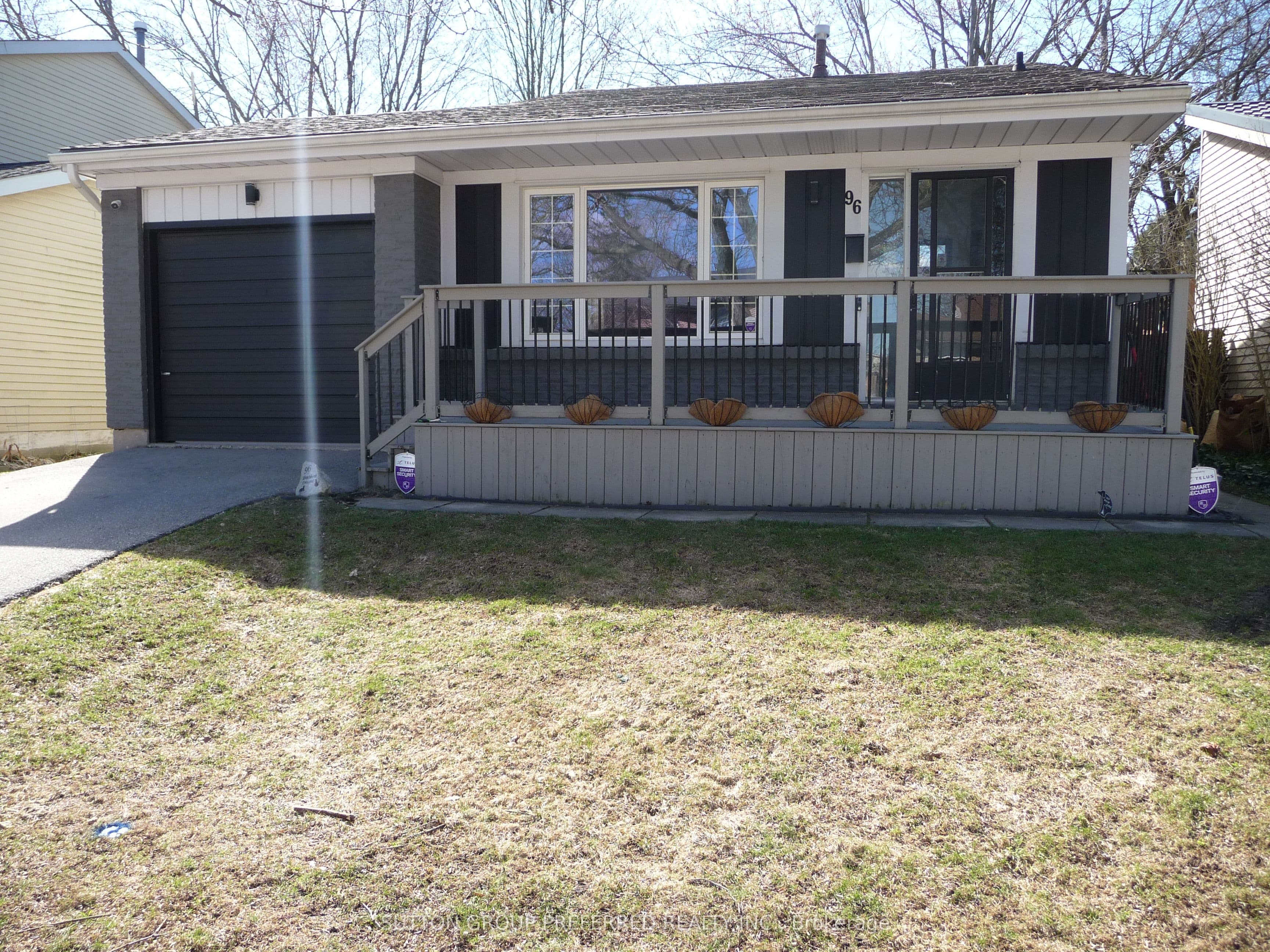 96 Beechbank Crescent — photo 1