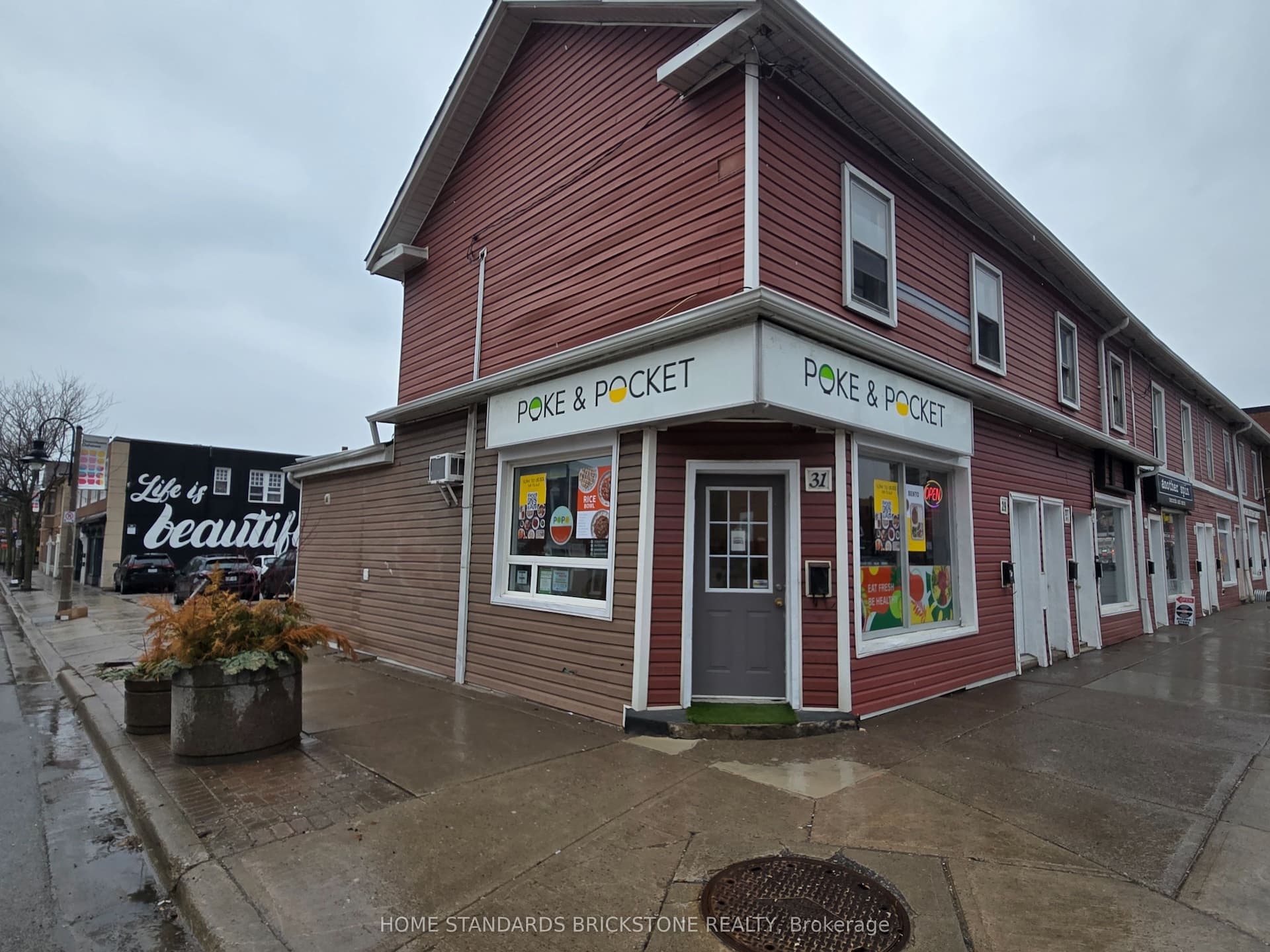 31 Bond Street E — photo 1