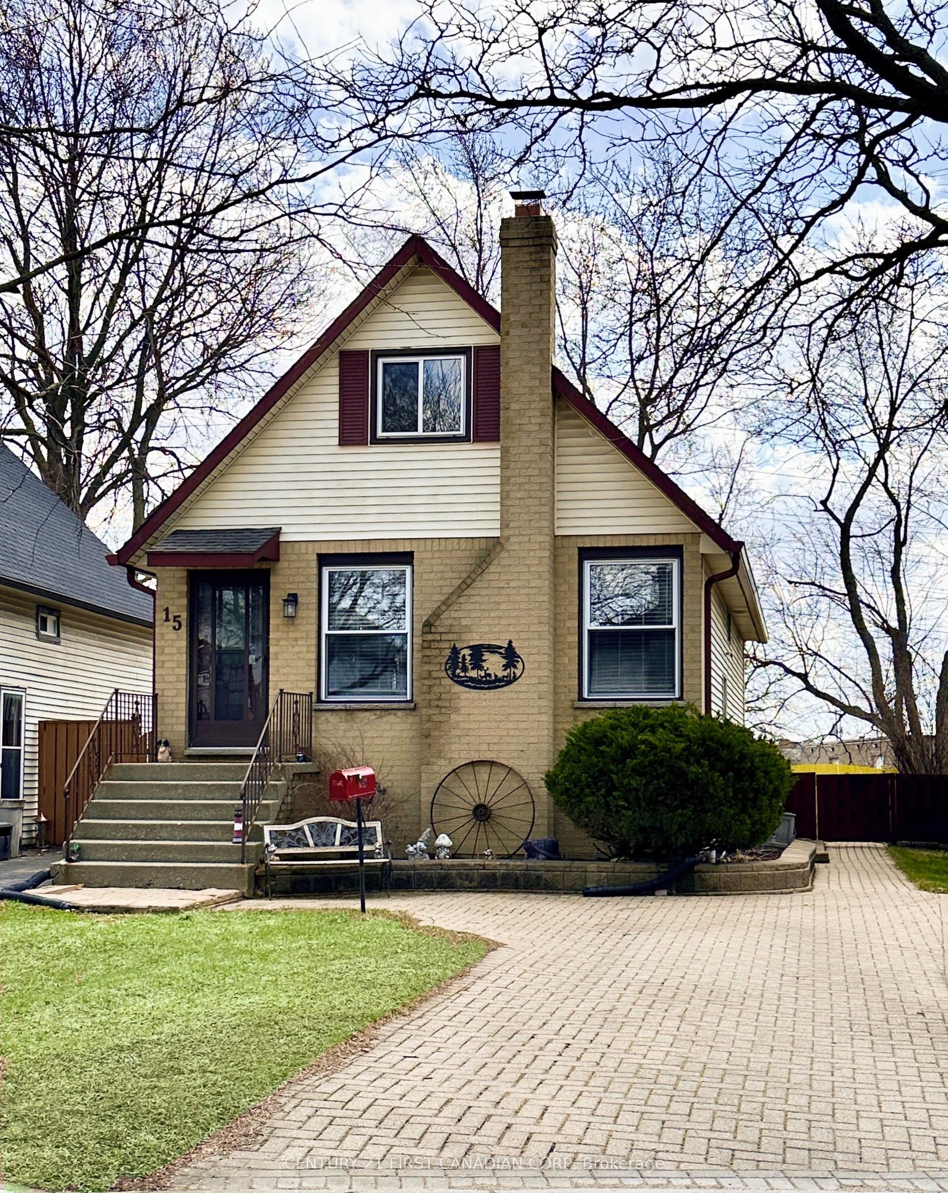 15 Chancton Crescent — photo 1