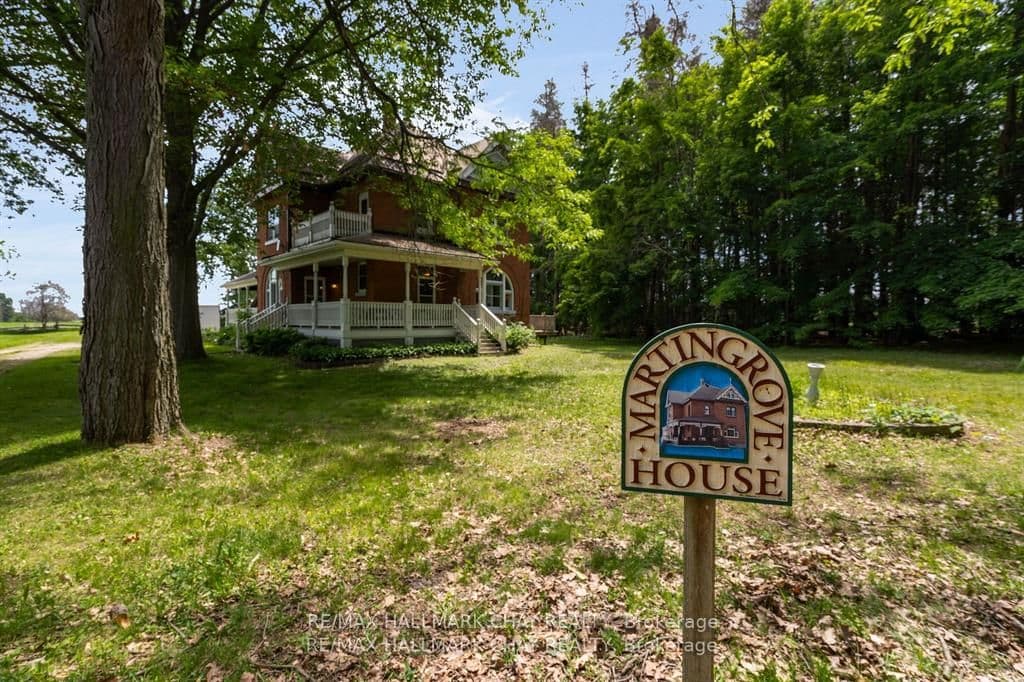 1407 Flos 8 Road W — photo 1