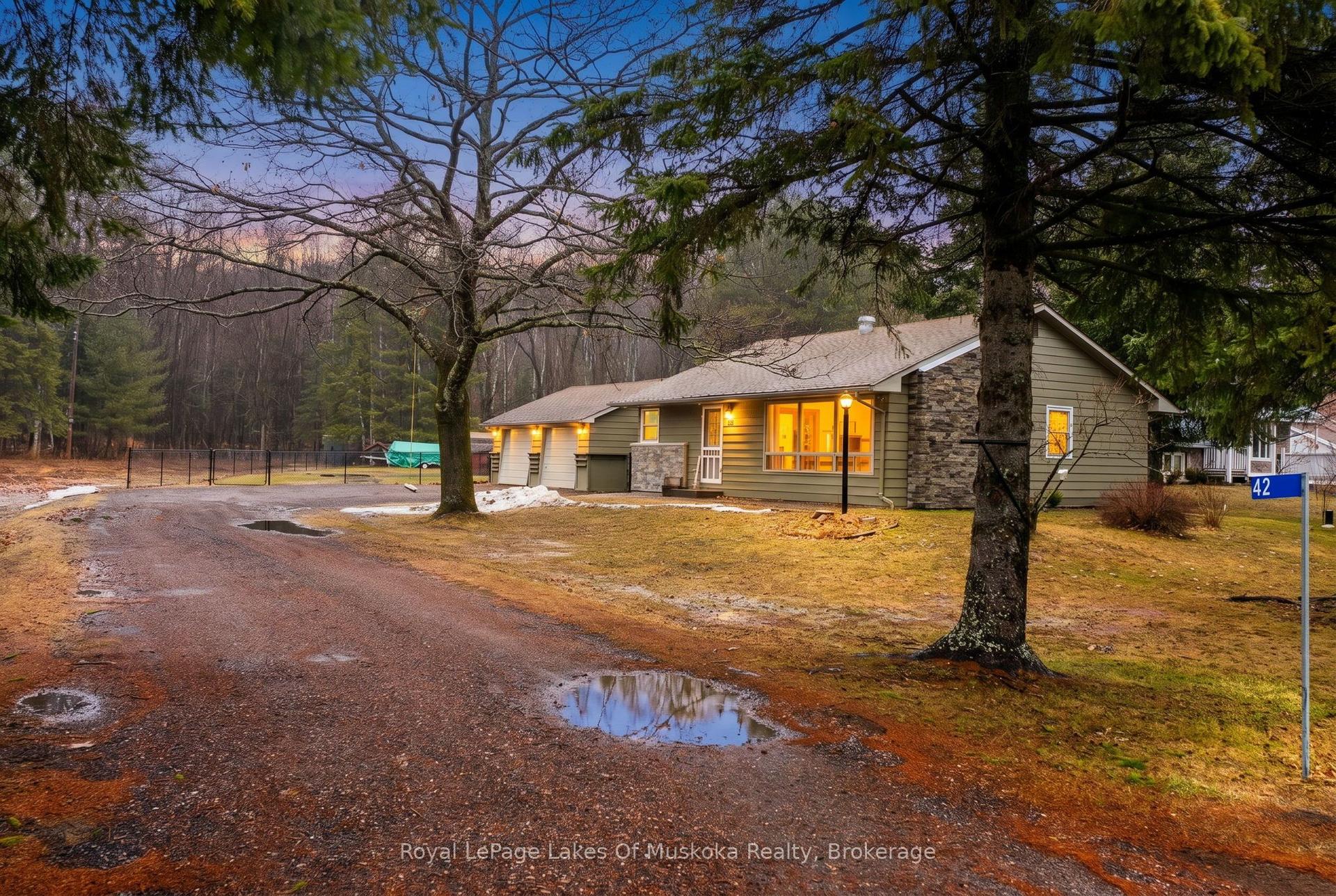 42 Riverside Drive — photo 1