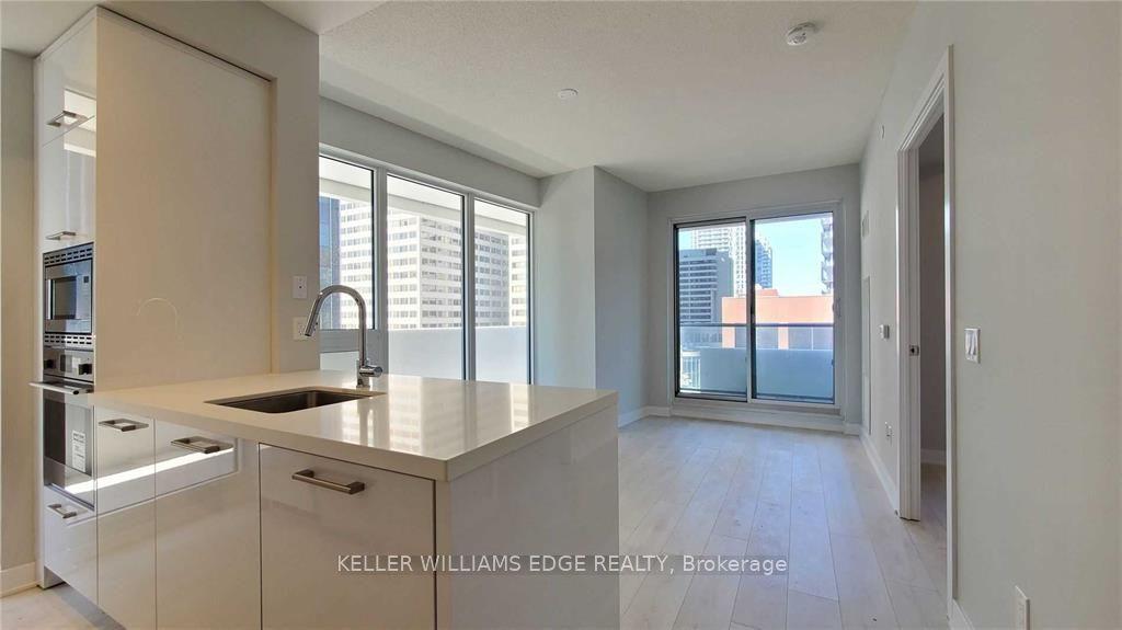 2221 Yonge Street 809 #809 — photo 1