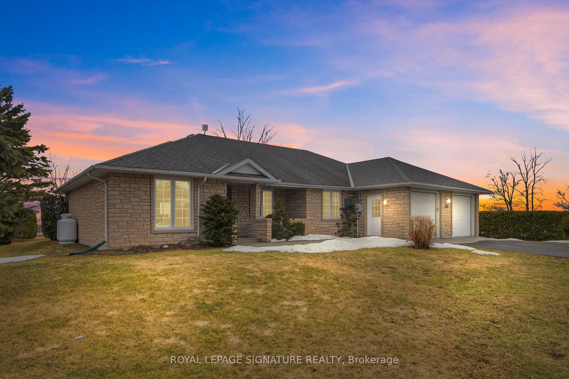 114 Lakehurst Street — photo 1