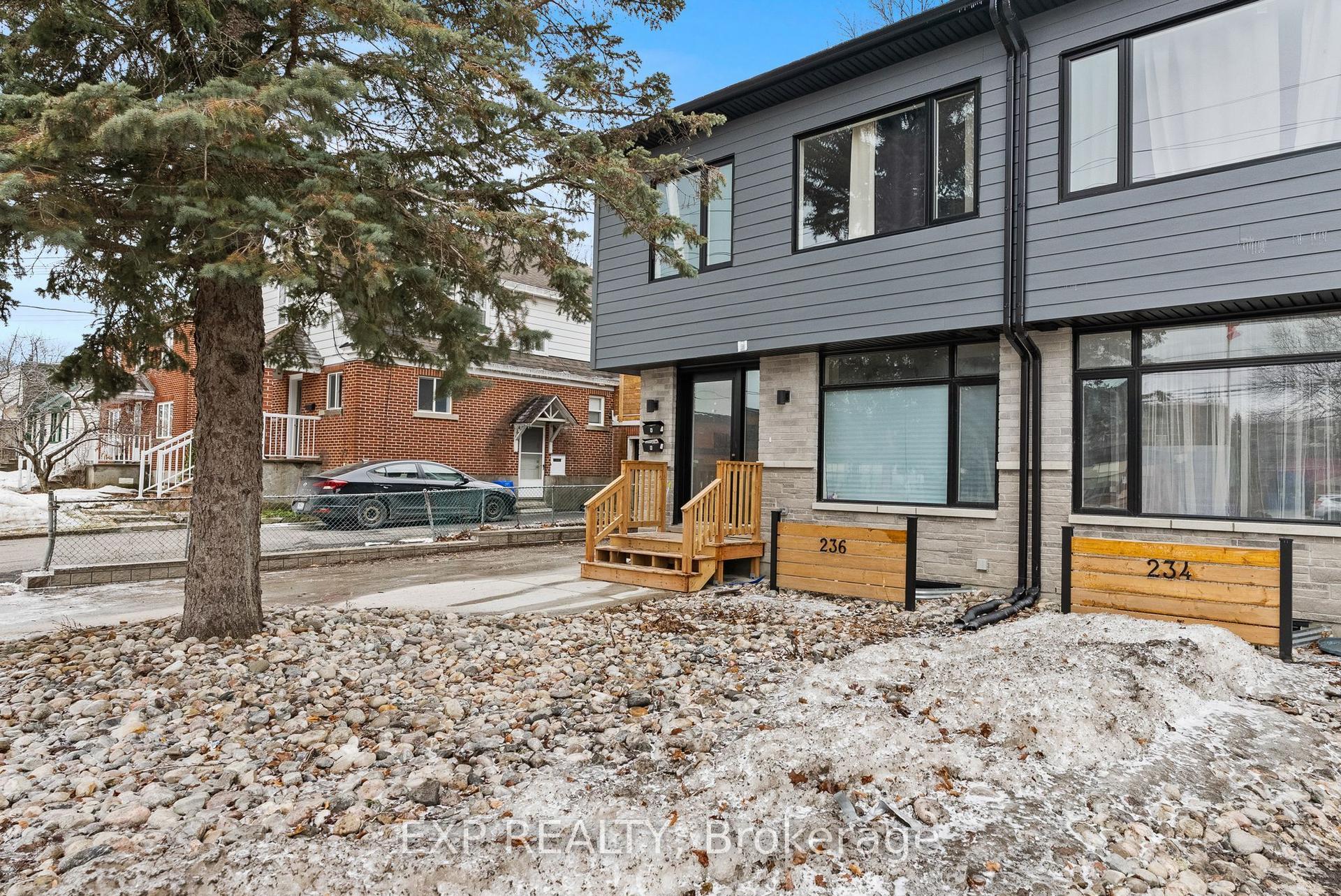 236 Woodroffe Avenue N — photo 1