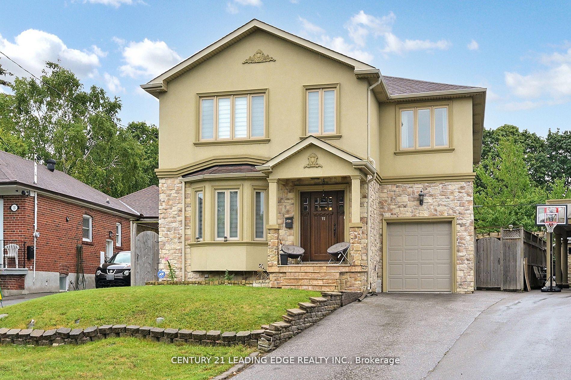 11 Bellvare Crescent — photo 1