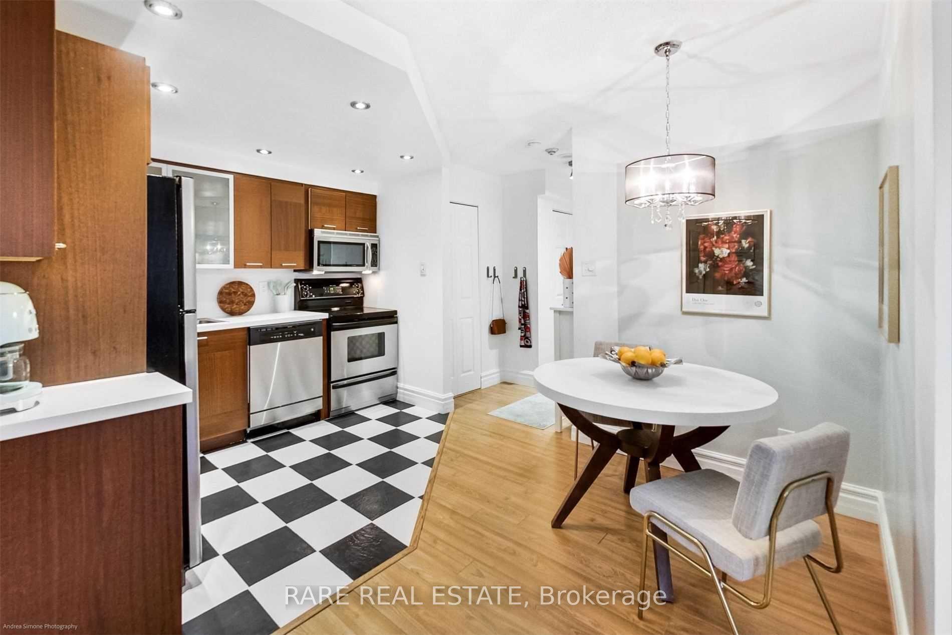 40 Scollard Street 402 #402 — photo 1