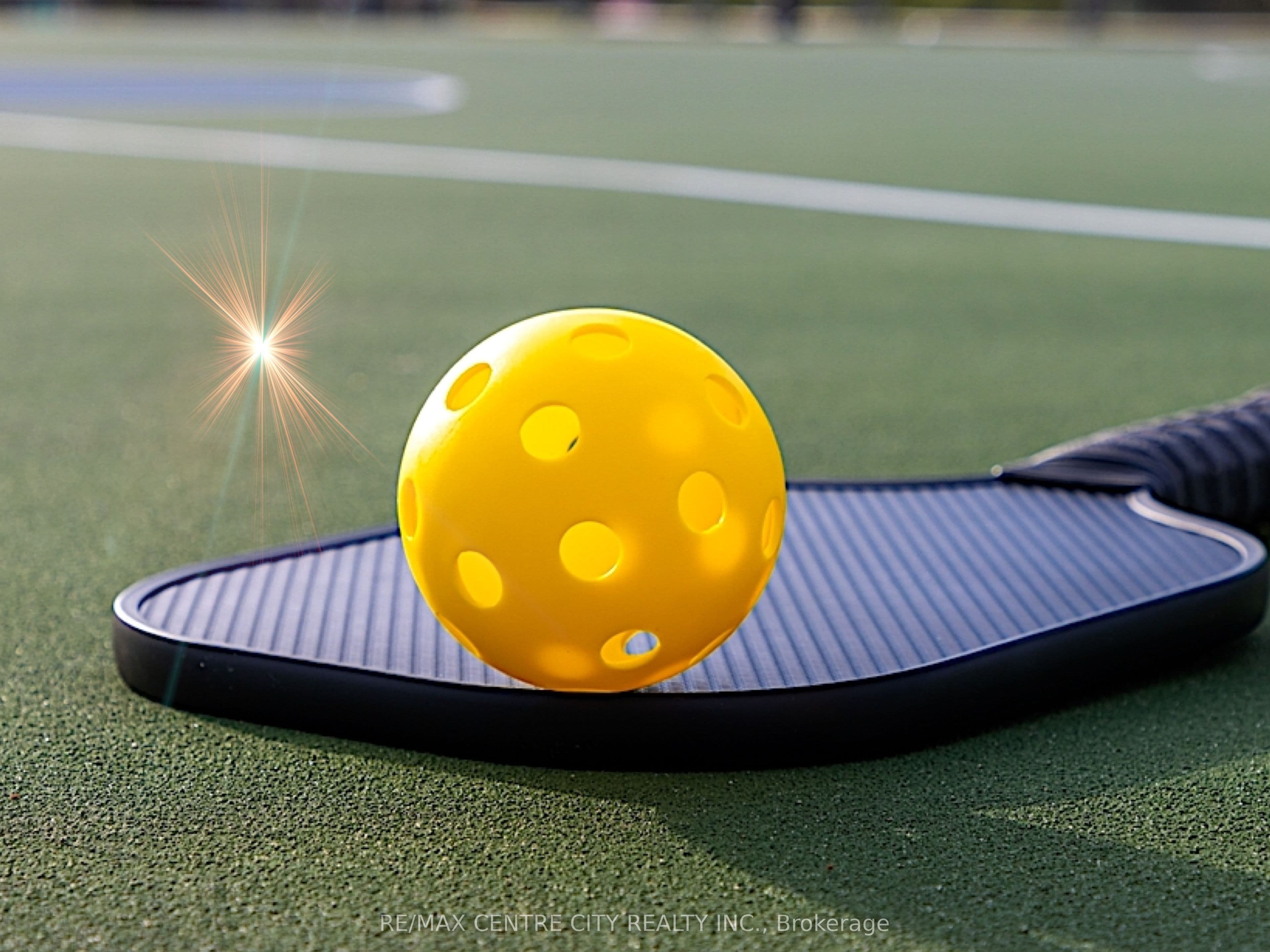 284 Adelaide Street S — photo 1