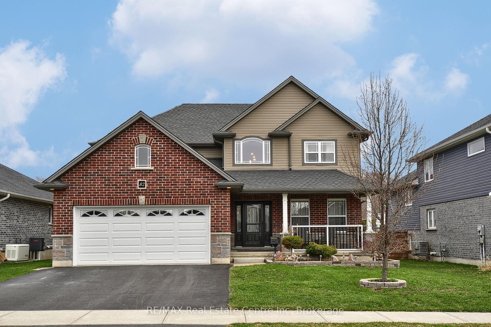 82 Curtis Street S — photo 1