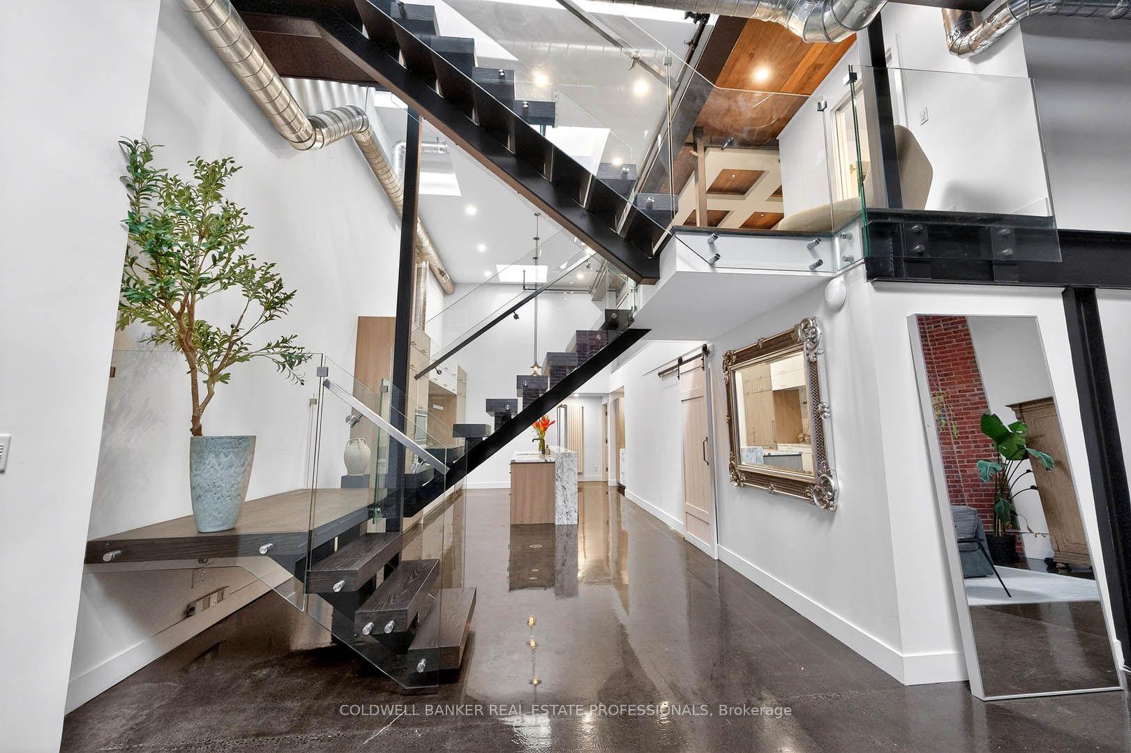 326 Carlaw Avenue 127 #127 — photo 1