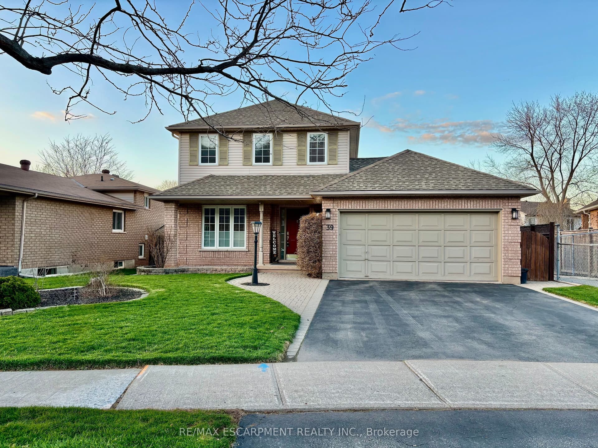 39 Colonial Crescent — photo 1