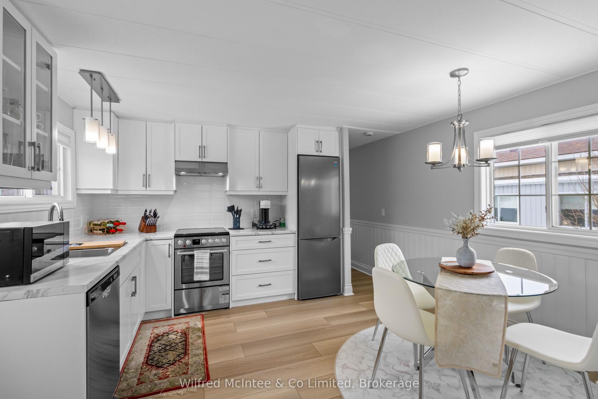 70 Applewood Boulevard — photo 1