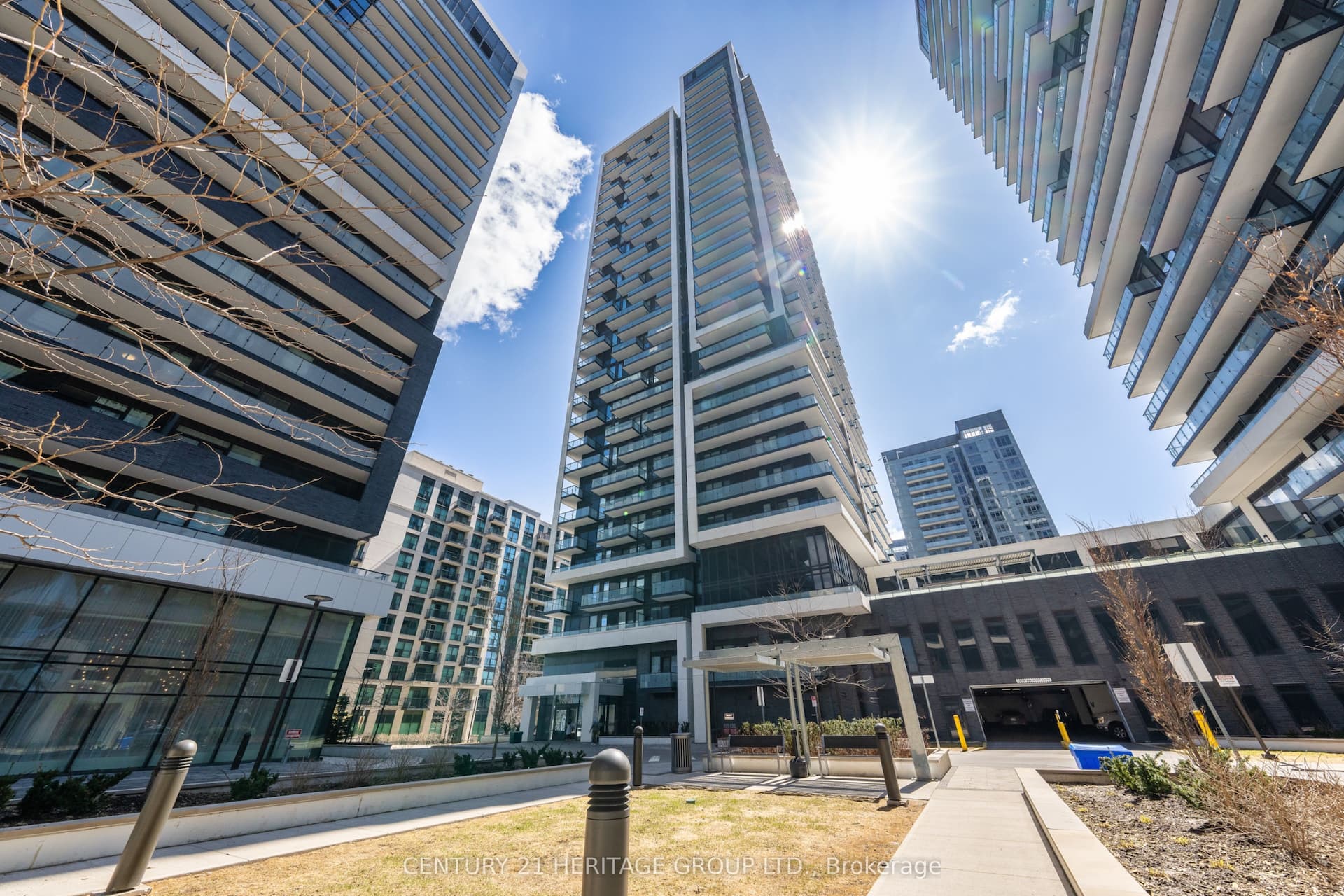 105 Oneida Crescent 802 #802 — photo 1