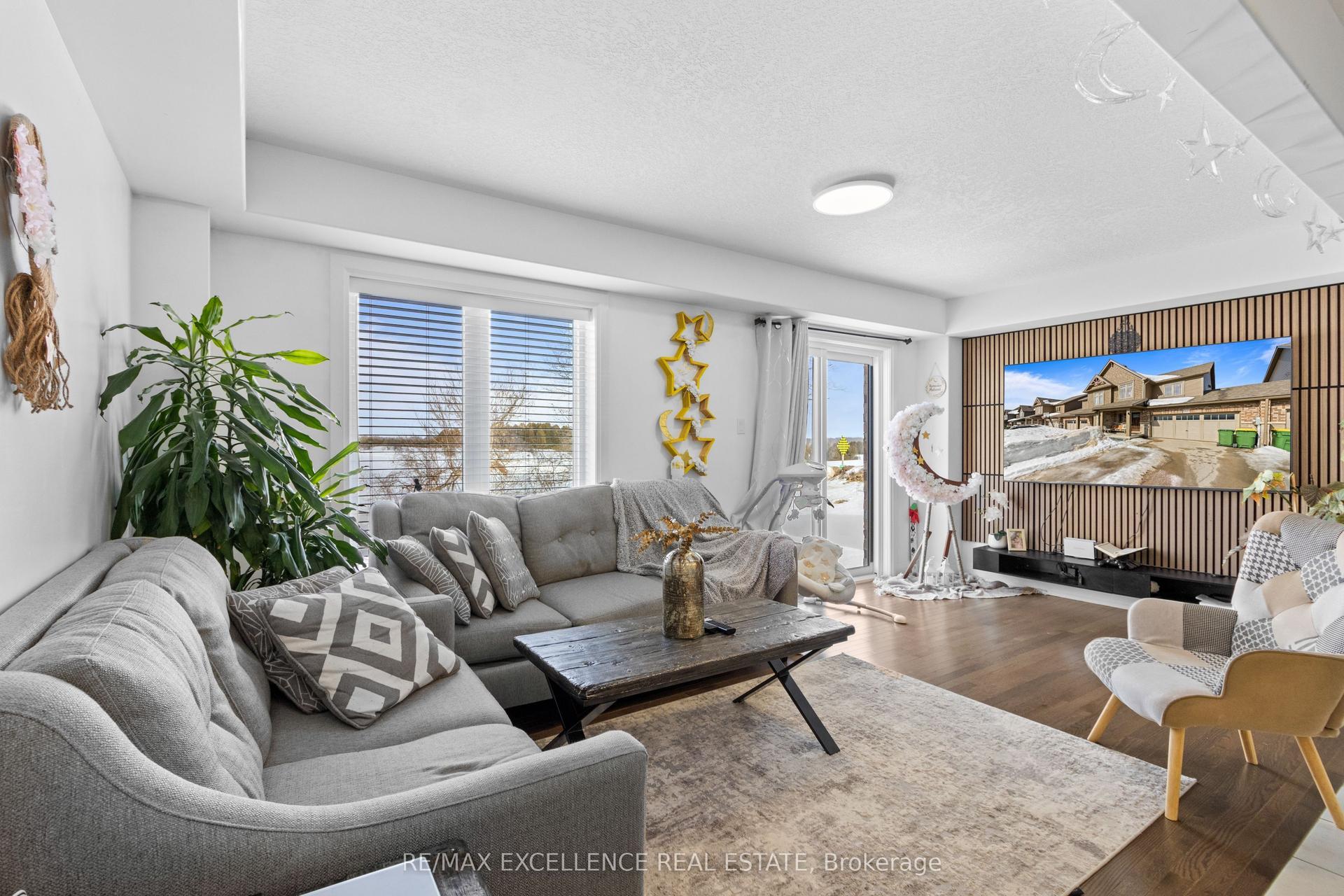 160 Stonebrook Way W — photo 1