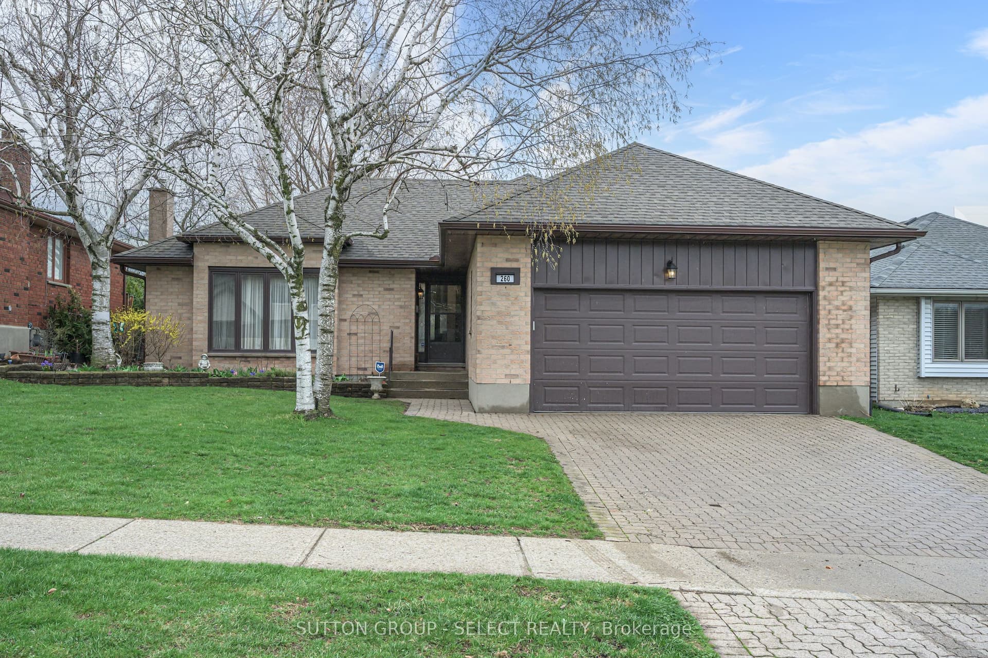 260 VILLAGE GREEN Avenue — photo 1