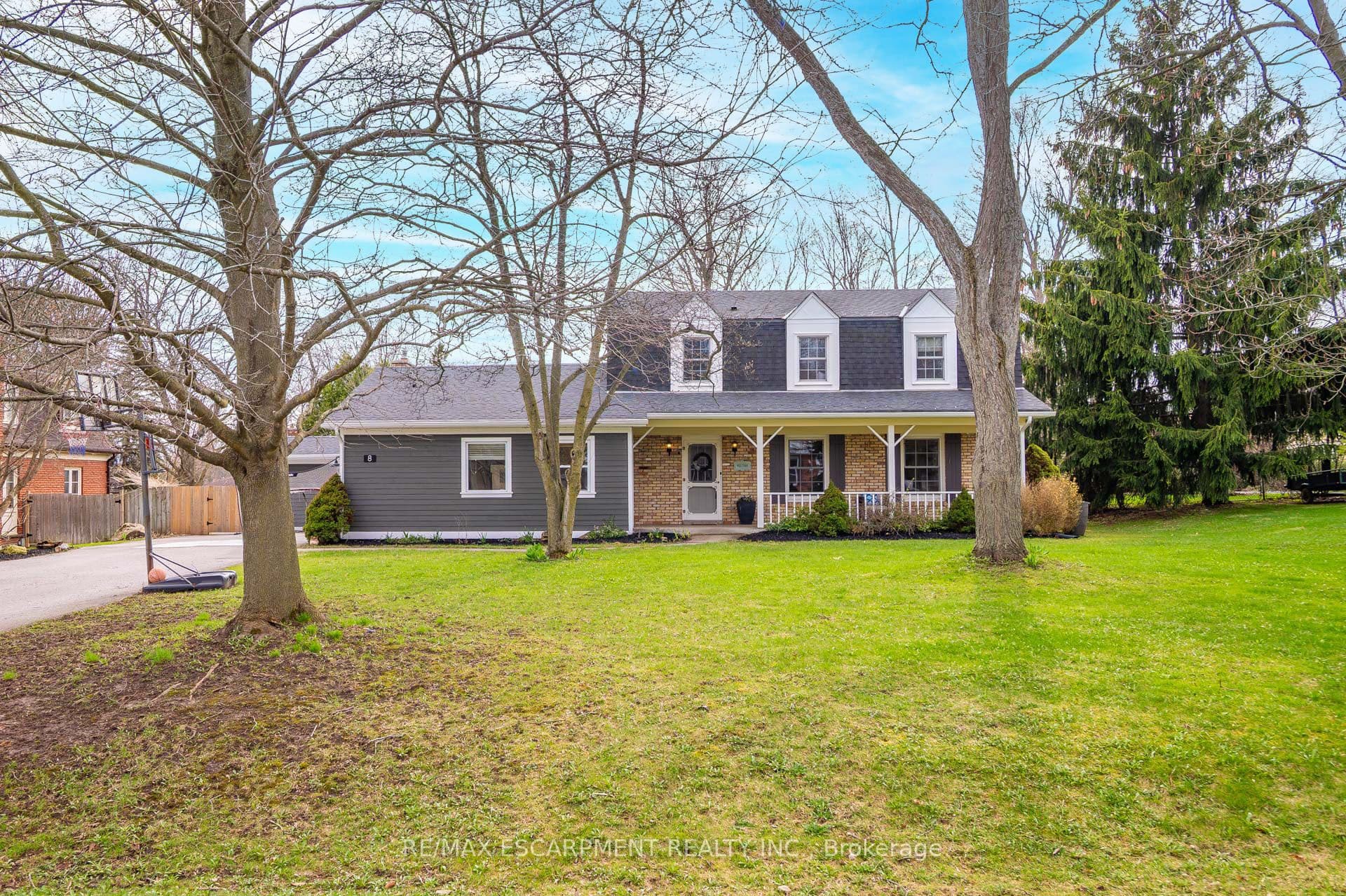 8 Wildan Drive — photo 1