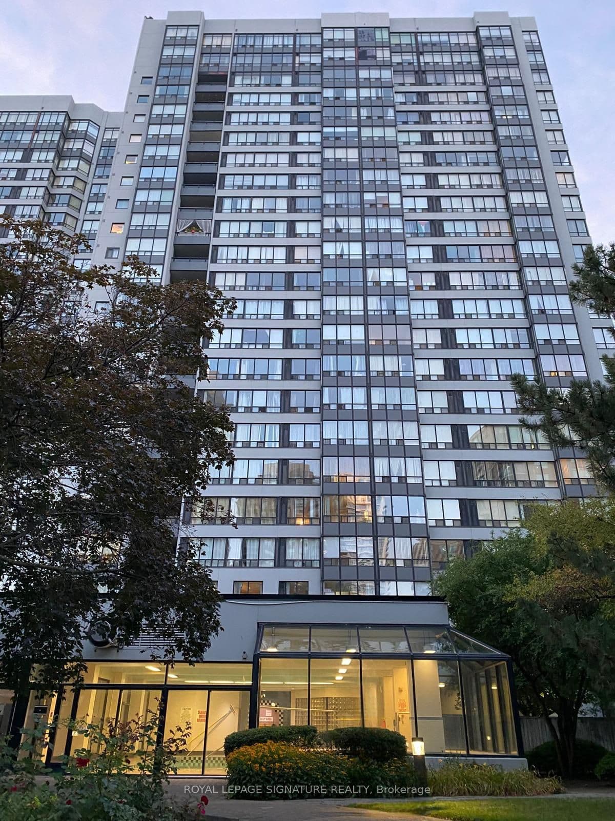 7 Bishop Avenue 1604 #1604 — photo 1