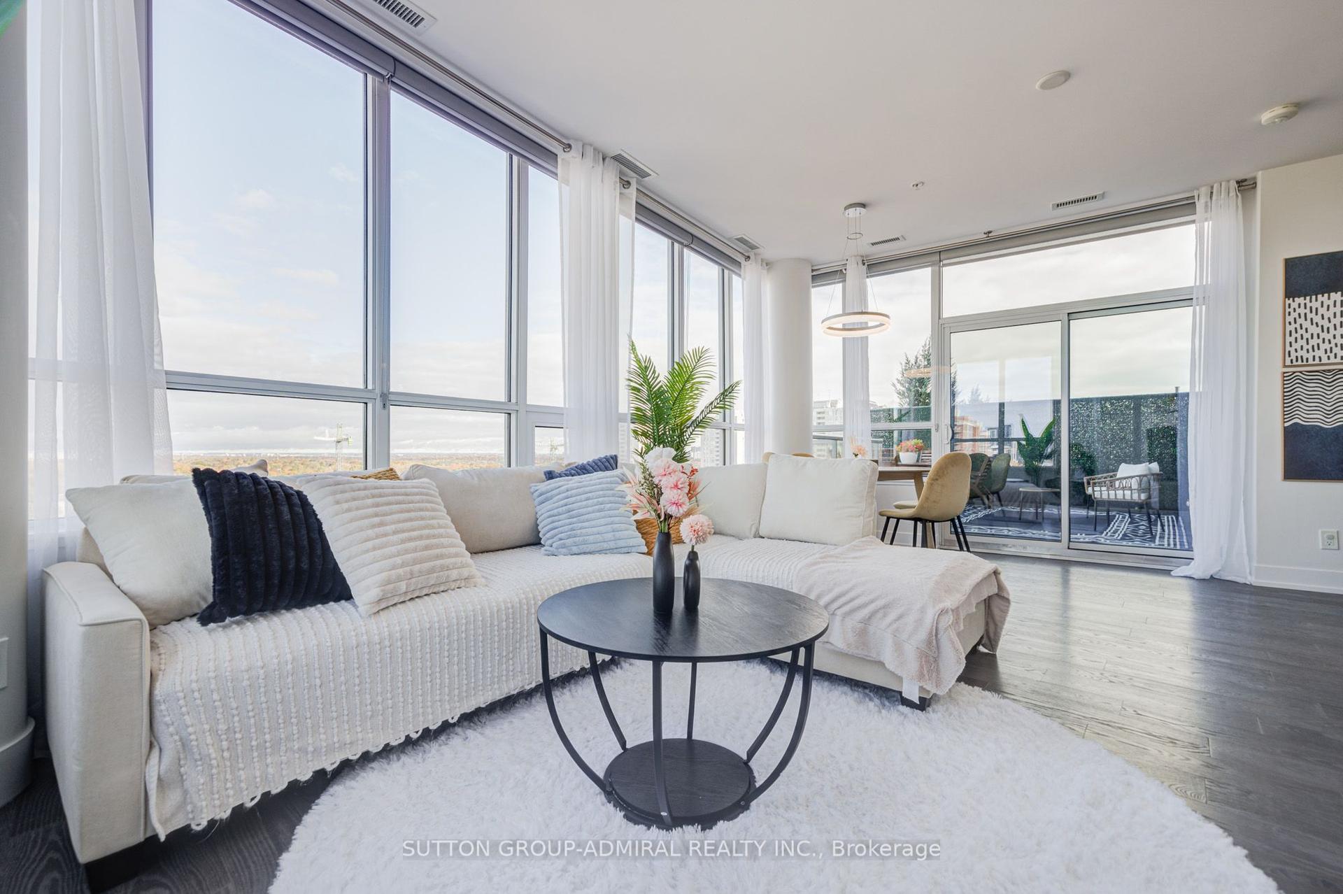 7 Kenaston Gardens 912 #912 — photo 1