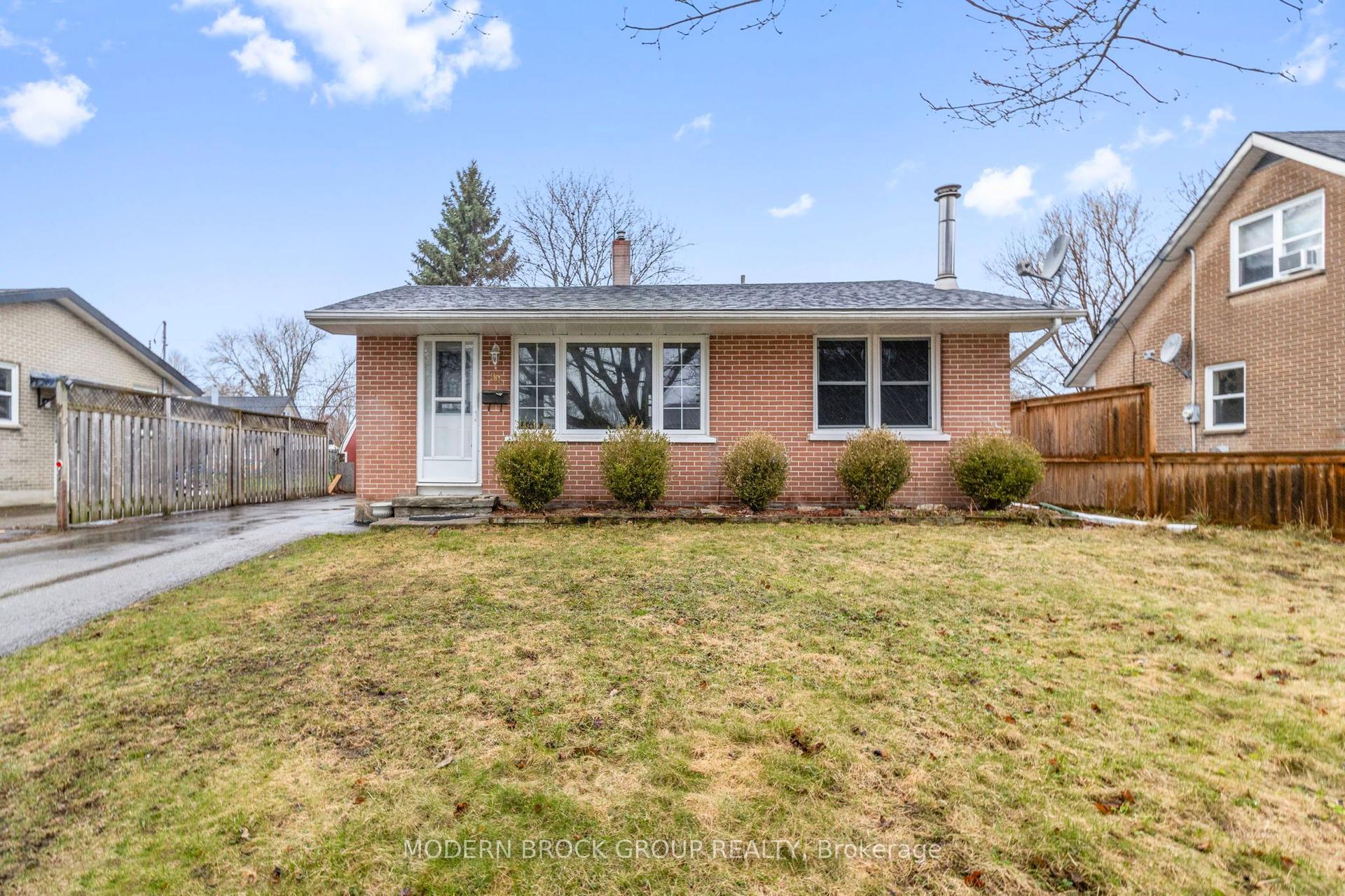 94 Bisley Crescent — photo 1