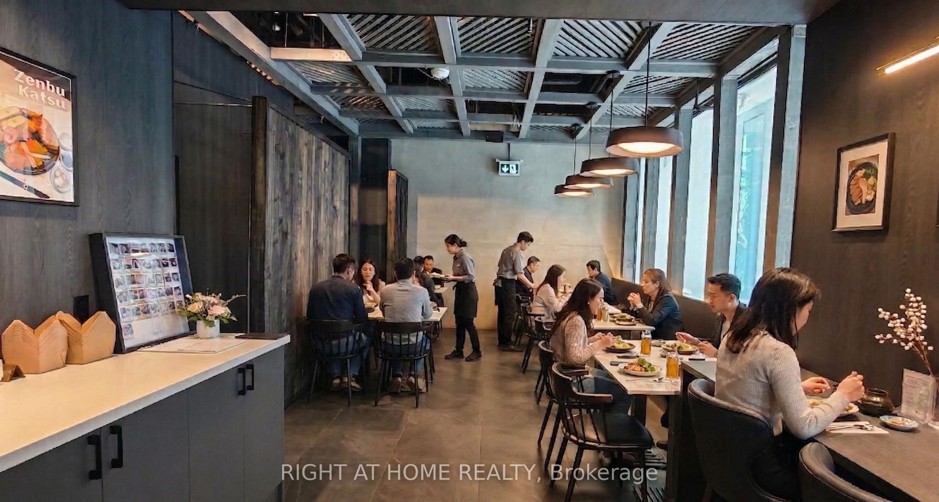 6 Eglinton Avenue E Upper #Upper — photo 1