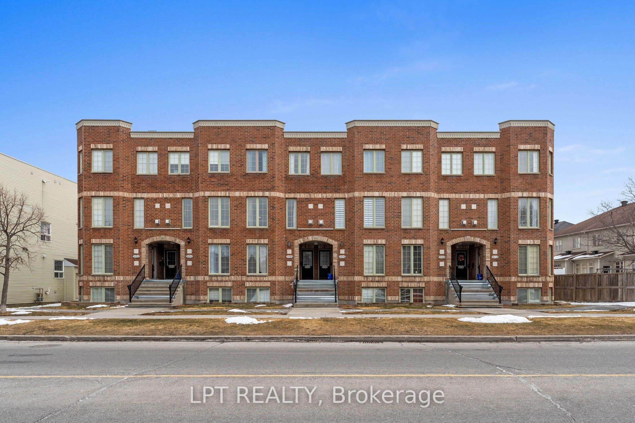 902 Longfields Drive — photo 1