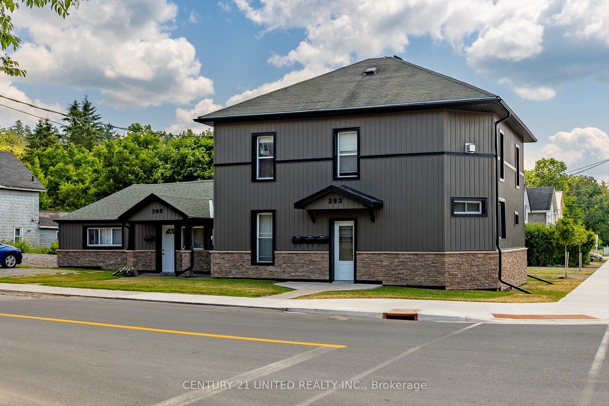 203 Carlisle Avenue — photo 1