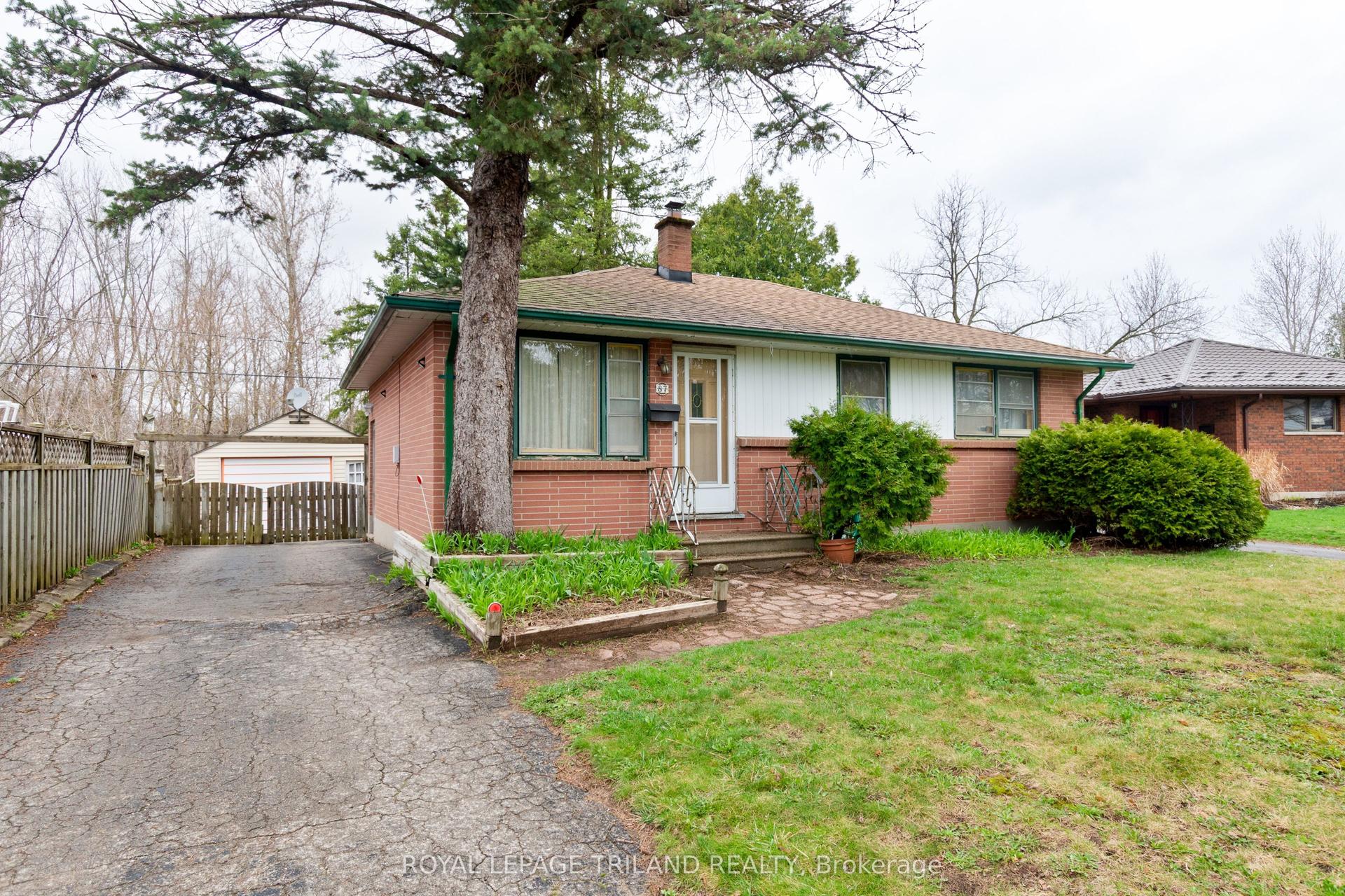 87 Arcadia Crescent — photo 1