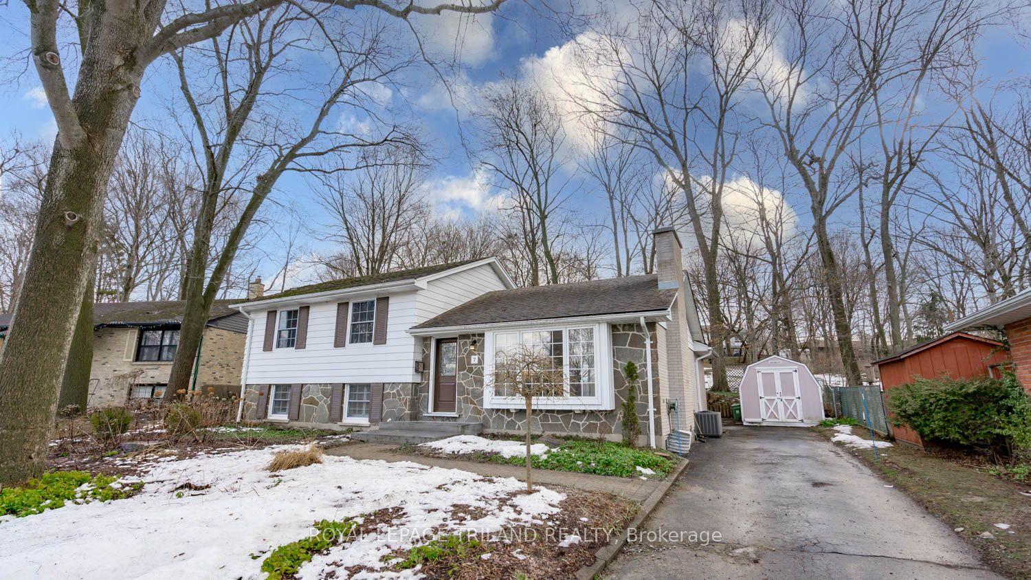 7 Briarhill Place — photo 1