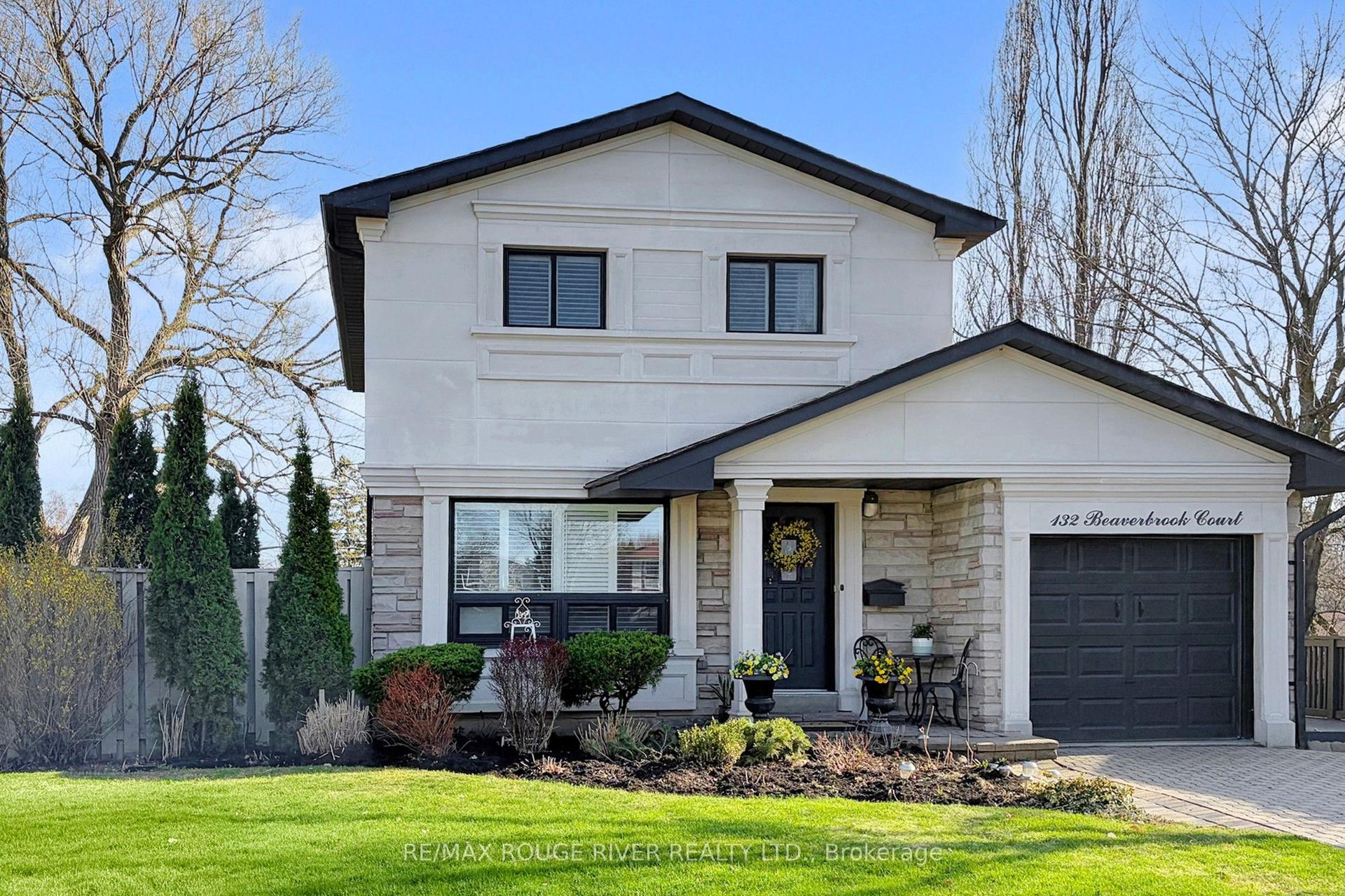 132 Beaverbrook Court S — photo 1