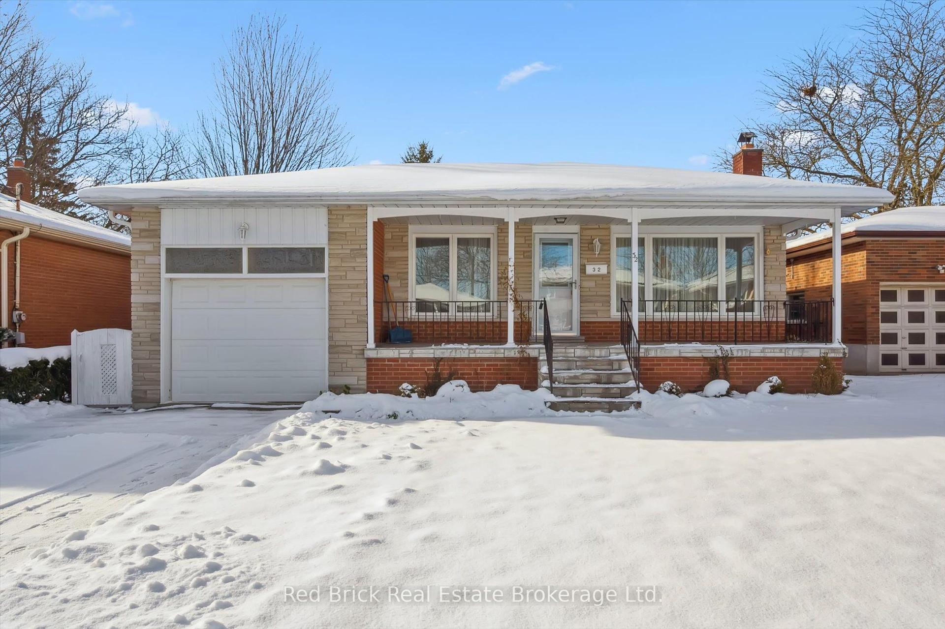 32 Algoma Drive S — photo 1