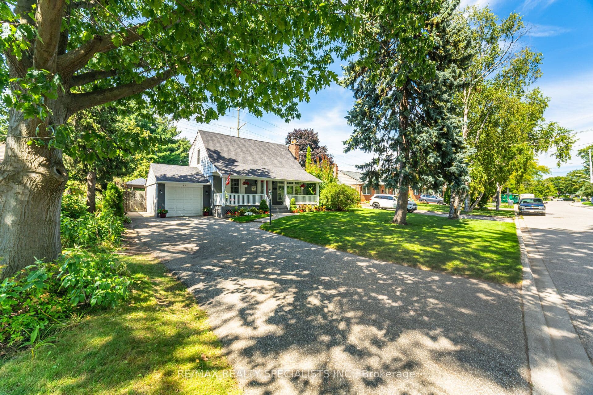 457 Selsey Drive — photo 1