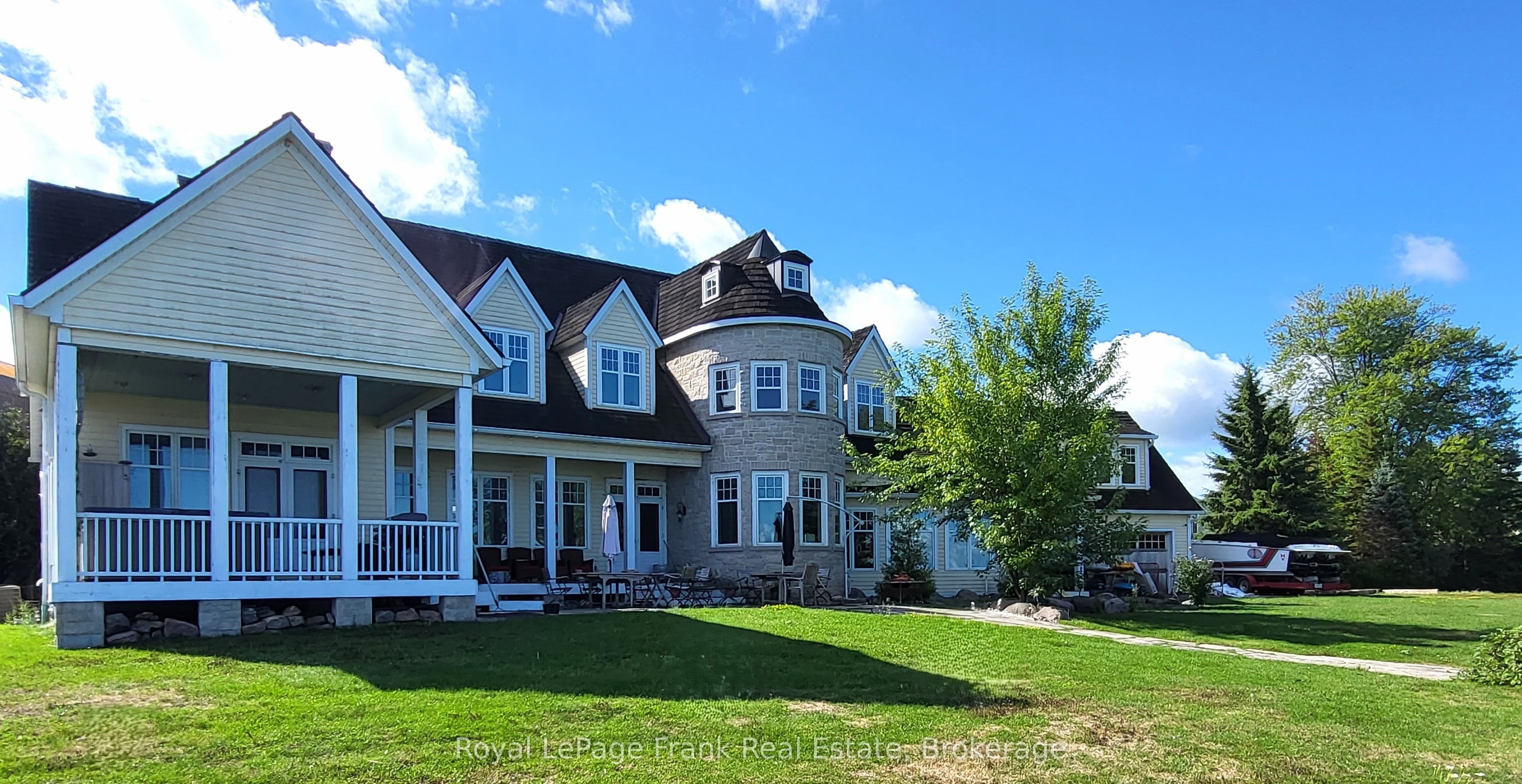 136 Lake Drive E — photo 1