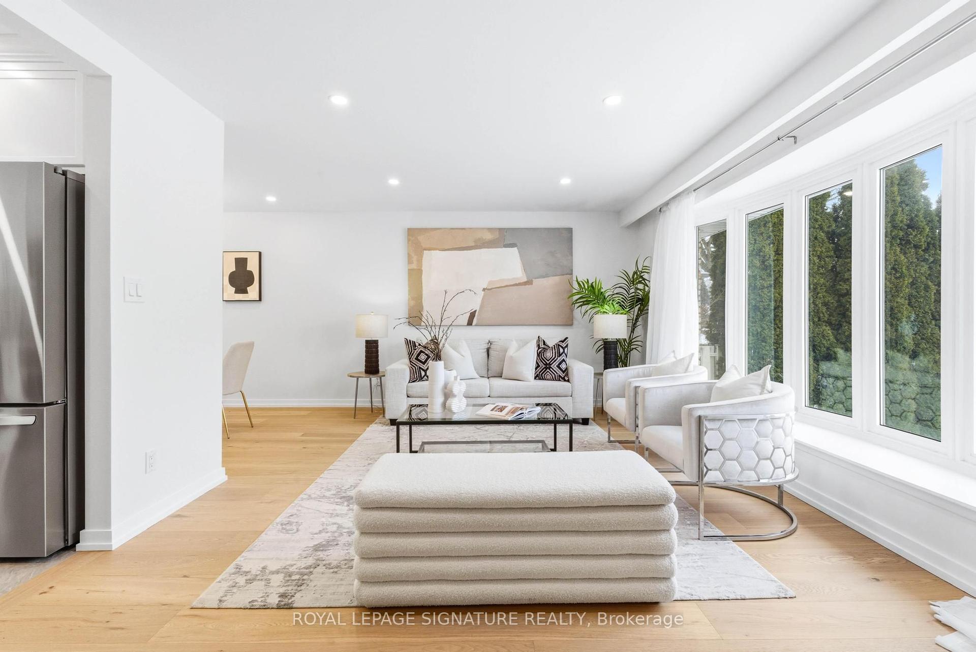 1271 Canford Crescent — photo 1