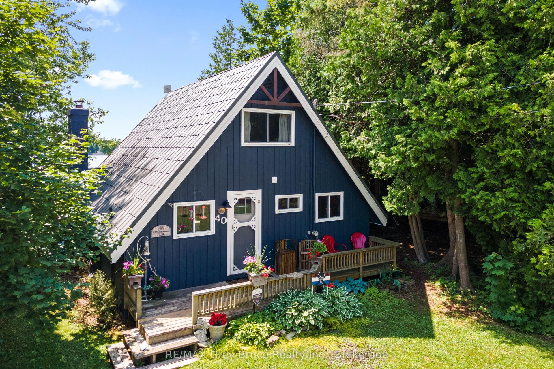 40 Aberdeen Avenue — photo 1