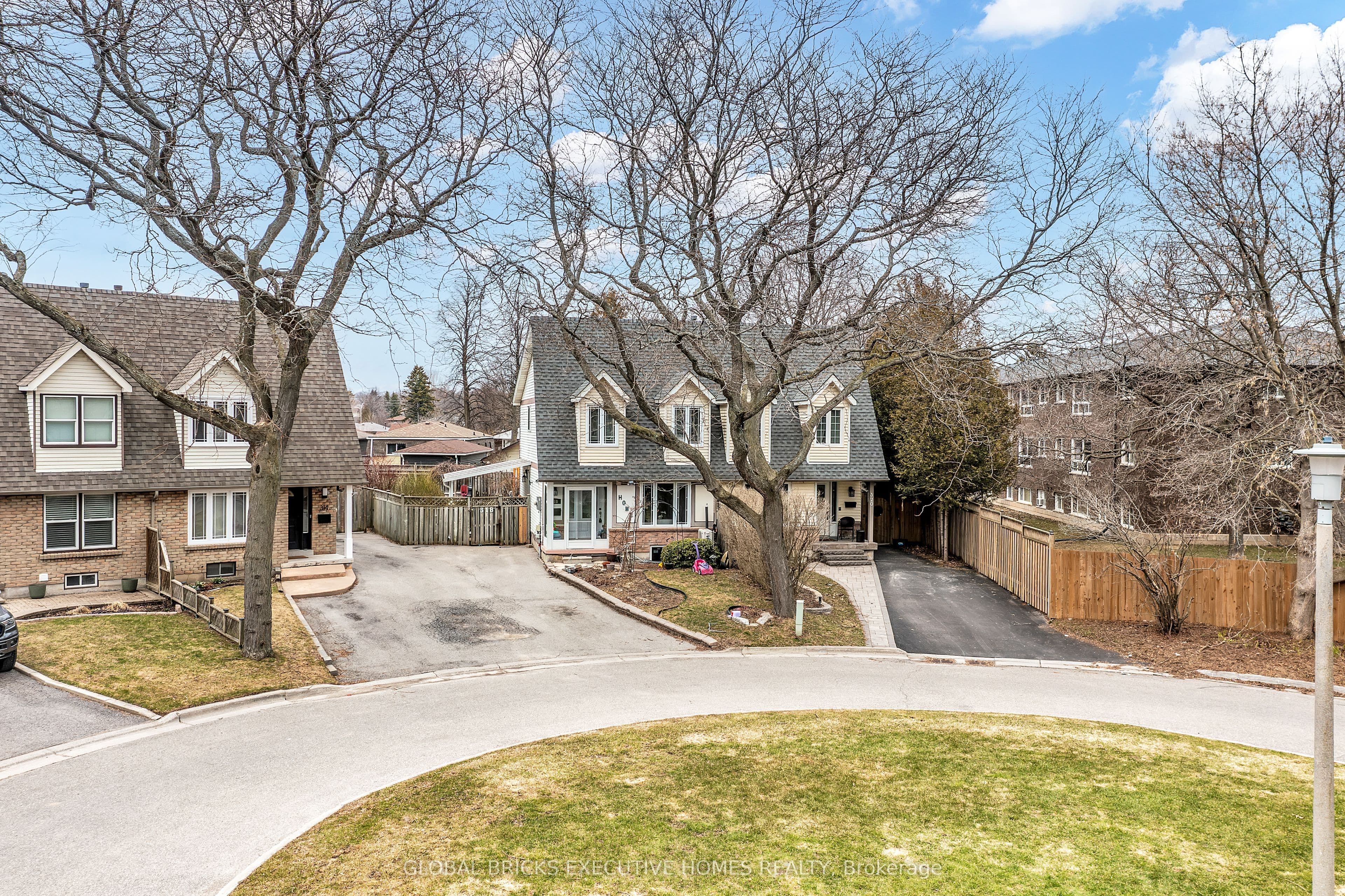 318 Rondeau Court — photo 1